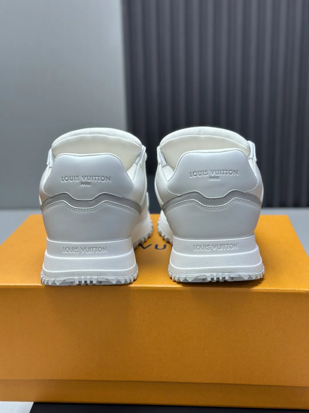 Кроссовки Женские Louis Vuitton 11073698