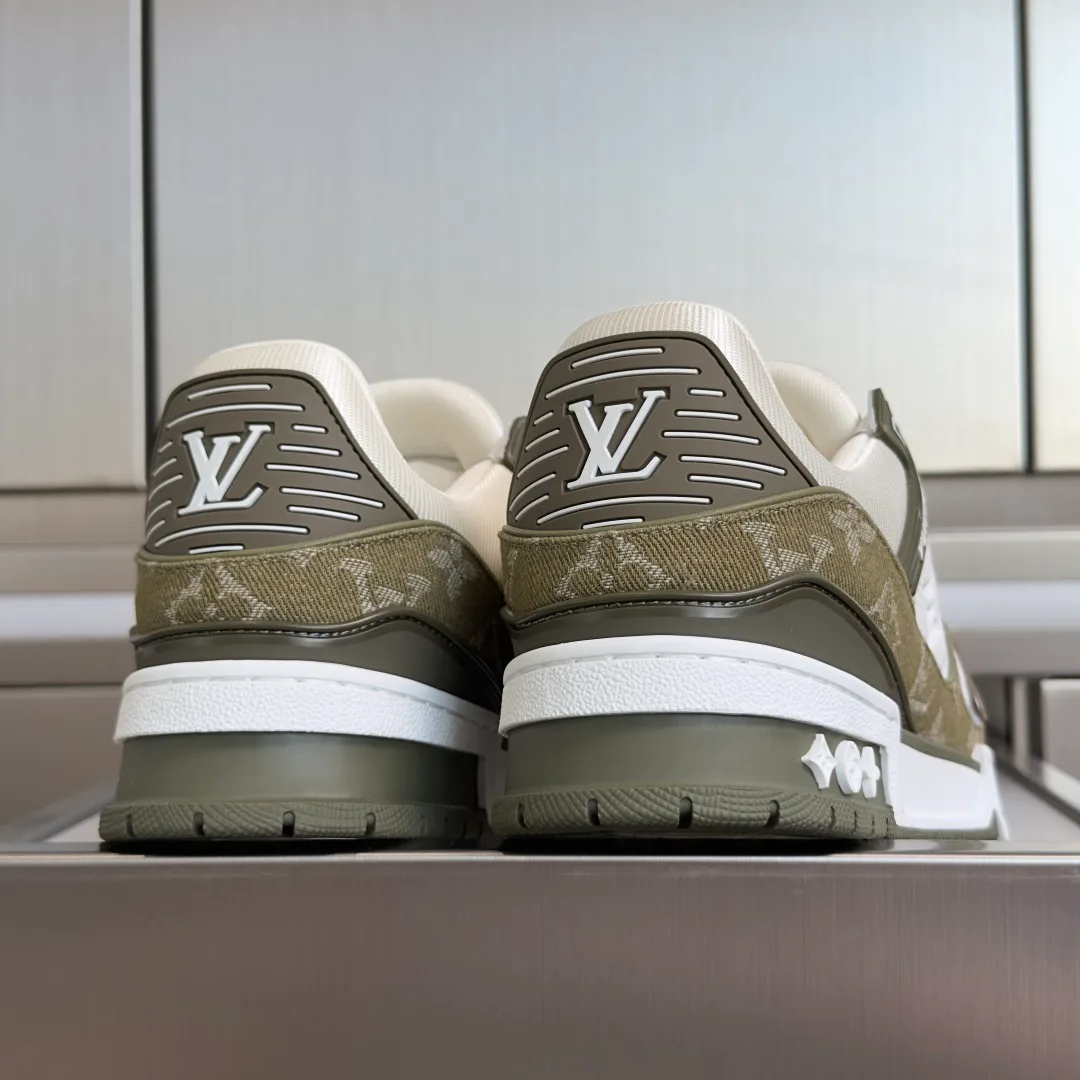 Кроссовки Женские Louis Vuitton 17483743