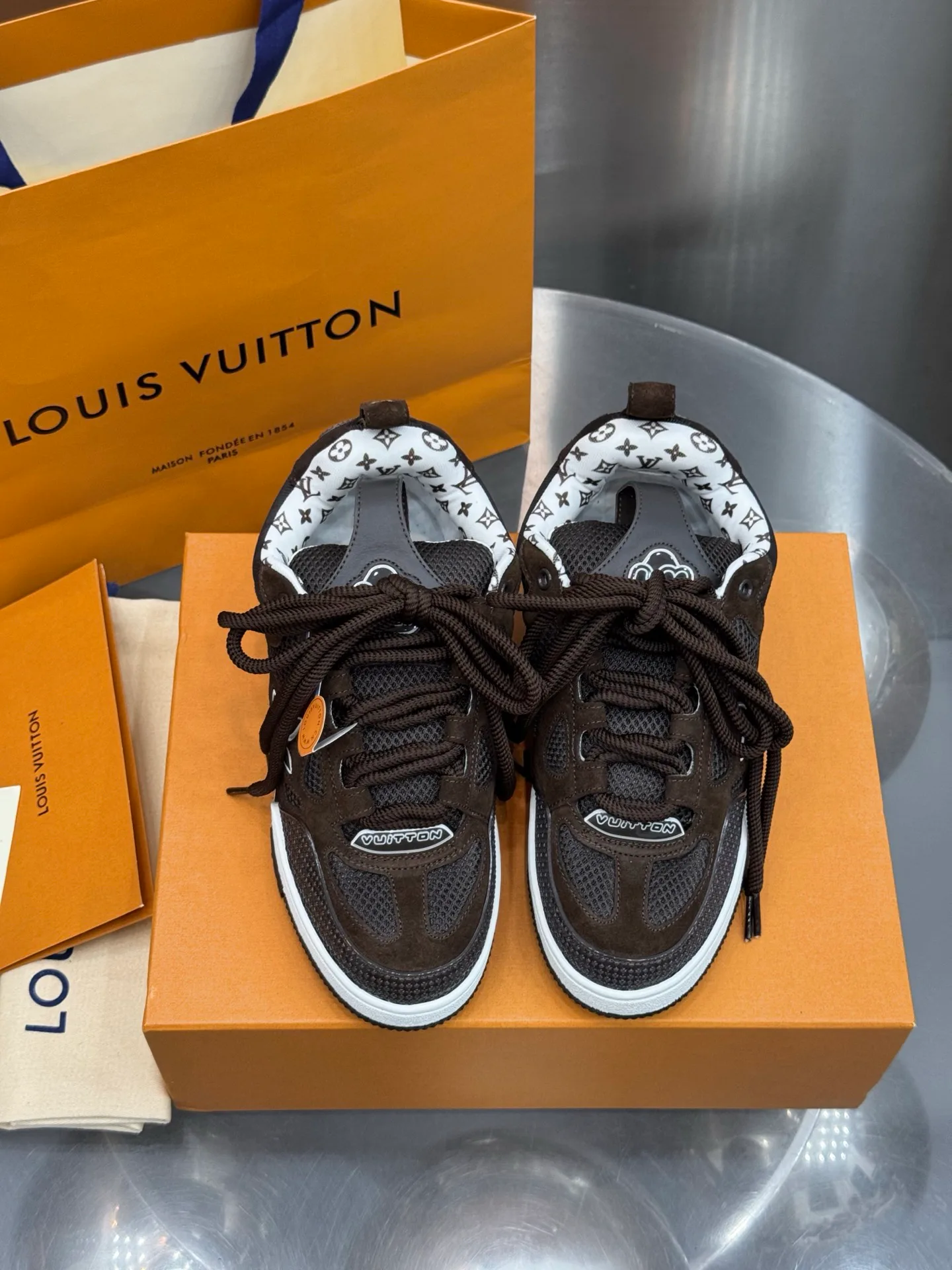 Кроссовки Мужские Louis Vuitton 19073409