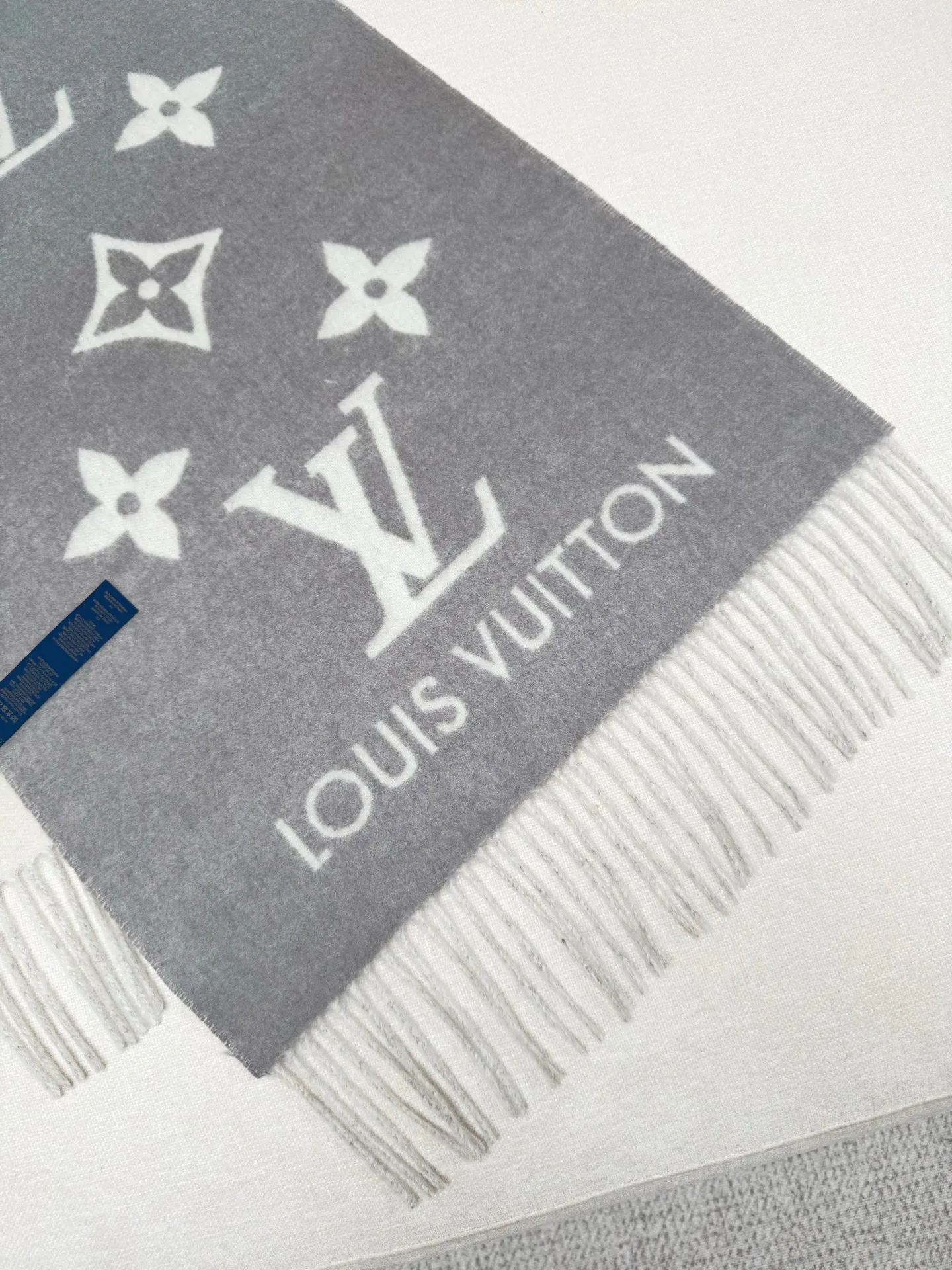 Шарфы Louis Vuitton 17945393