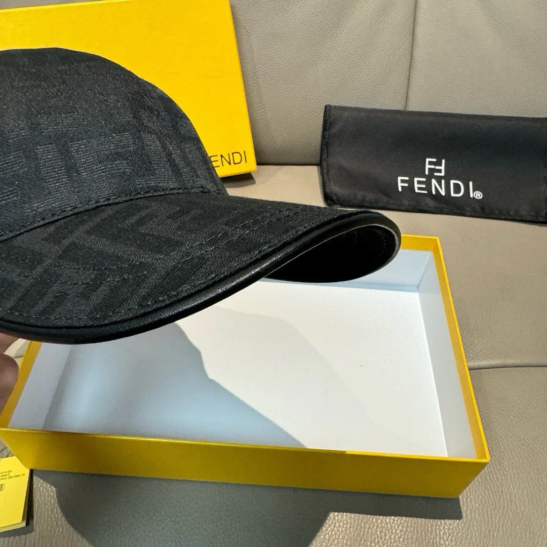 Головные Уборы Fendi 18105228
