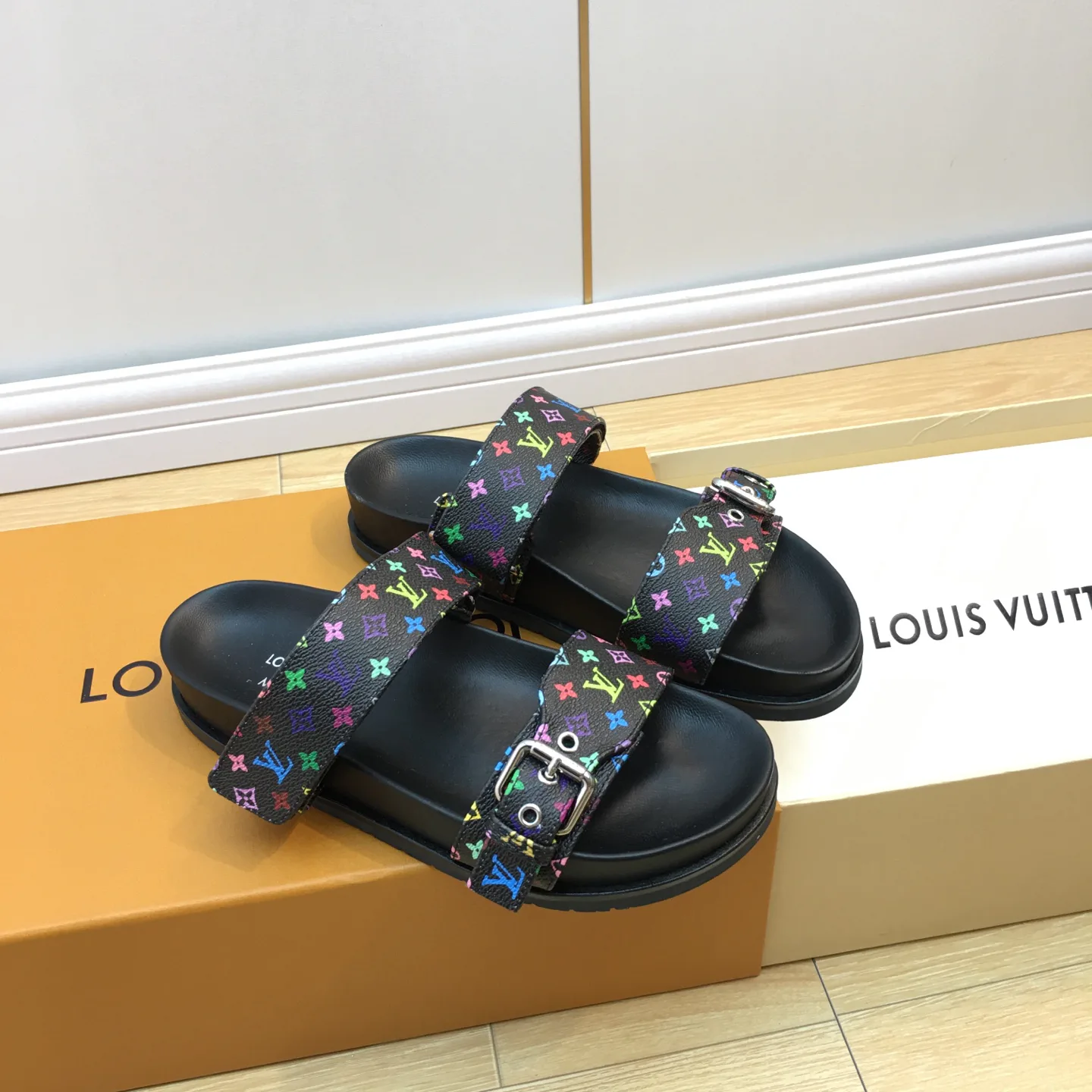 Шлепанцы Женские Louis Vuitton 30703