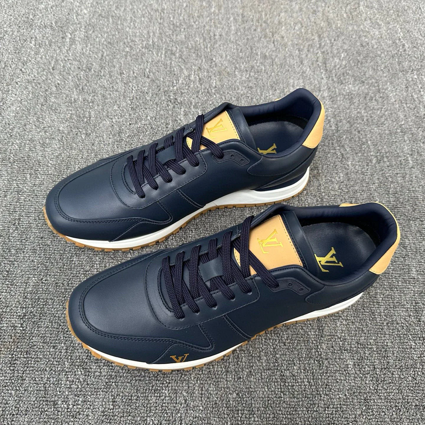 Кроссовки Мужские Louis Vuitton 3237985