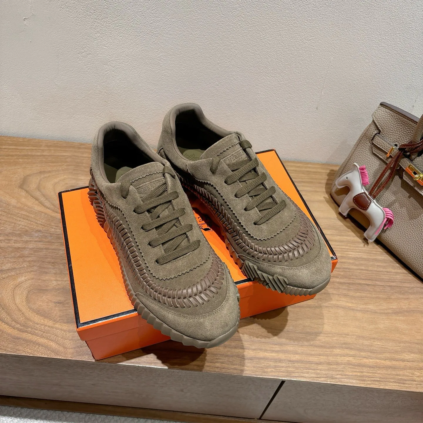 Кроссовки Женские Hermes 18729808