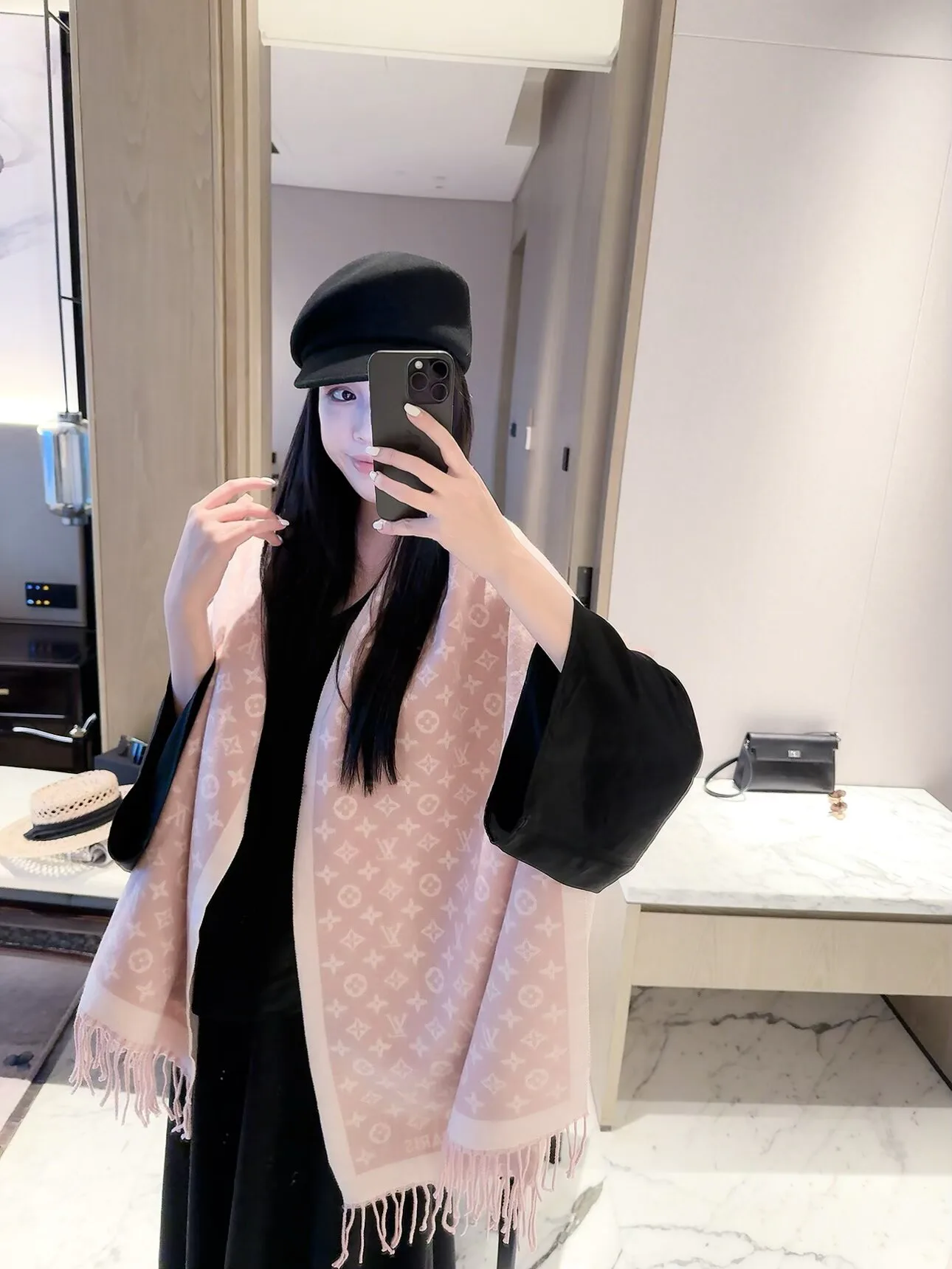 Шарфы Louis Vuitton 18322550