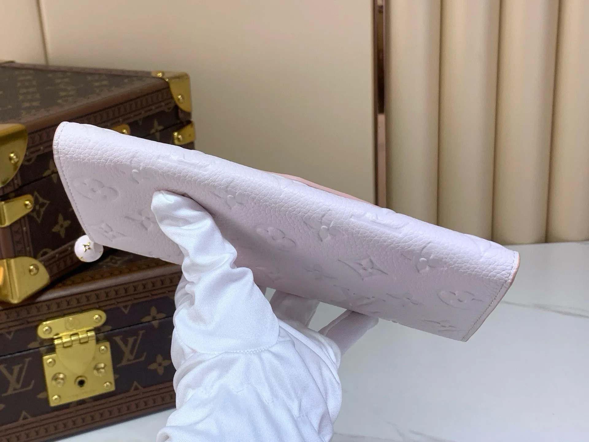 Клатчи Женские Louis Vuitton 17499378