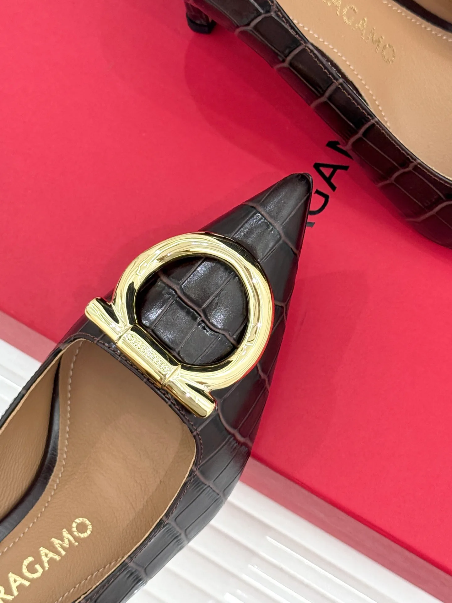 Туфли Женские Salvatore Ferragamo 18104107