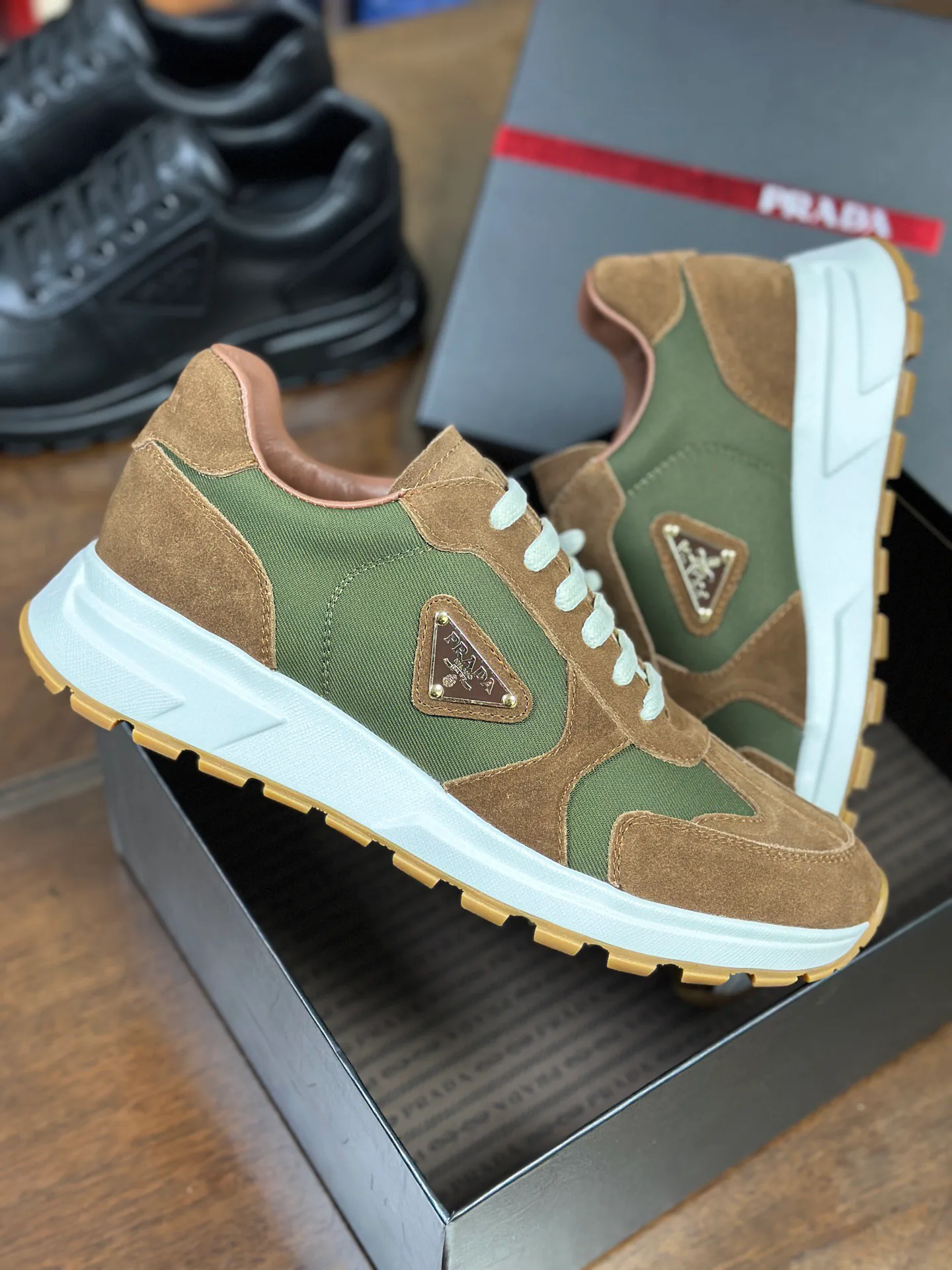 Кроссовки Мужские Prada 18708496