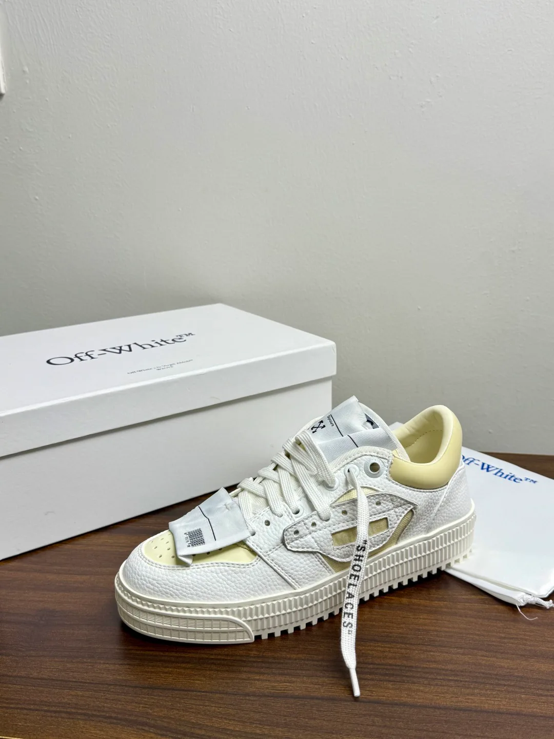 Кроссовки Женские Off-White 18943154
