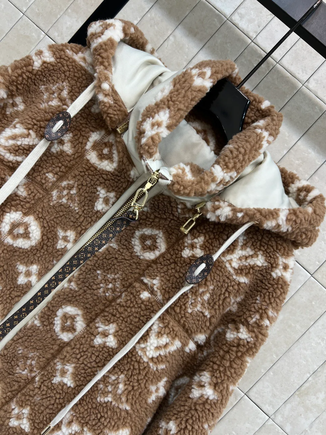 Куртки И Пуховики Женские Louis Vuitton 1763410