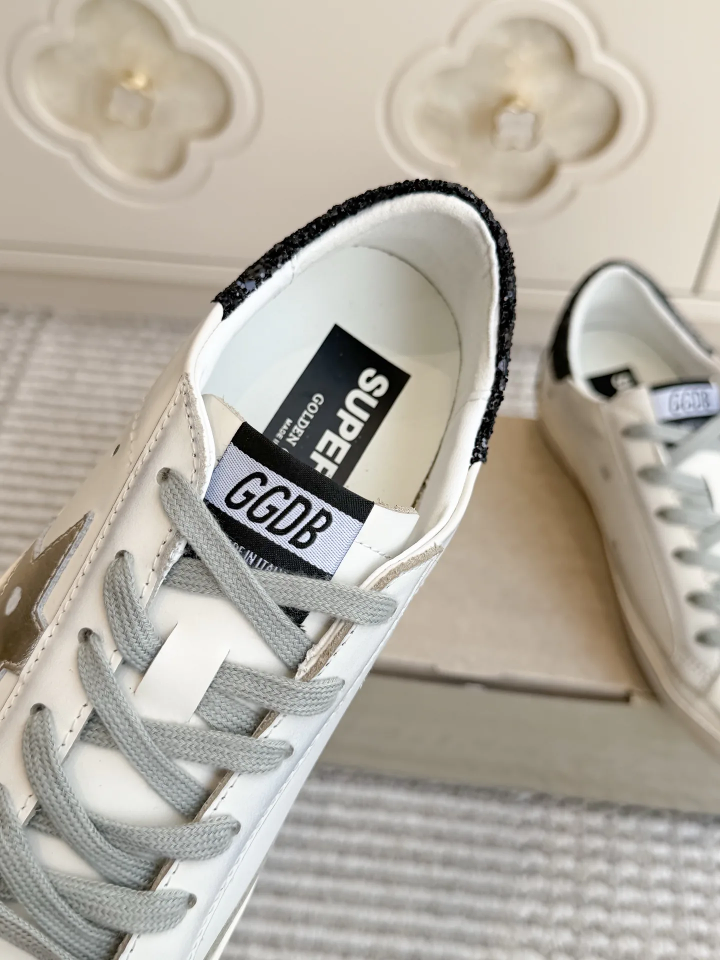 Кроссовки Женские Golden Goose 18856823