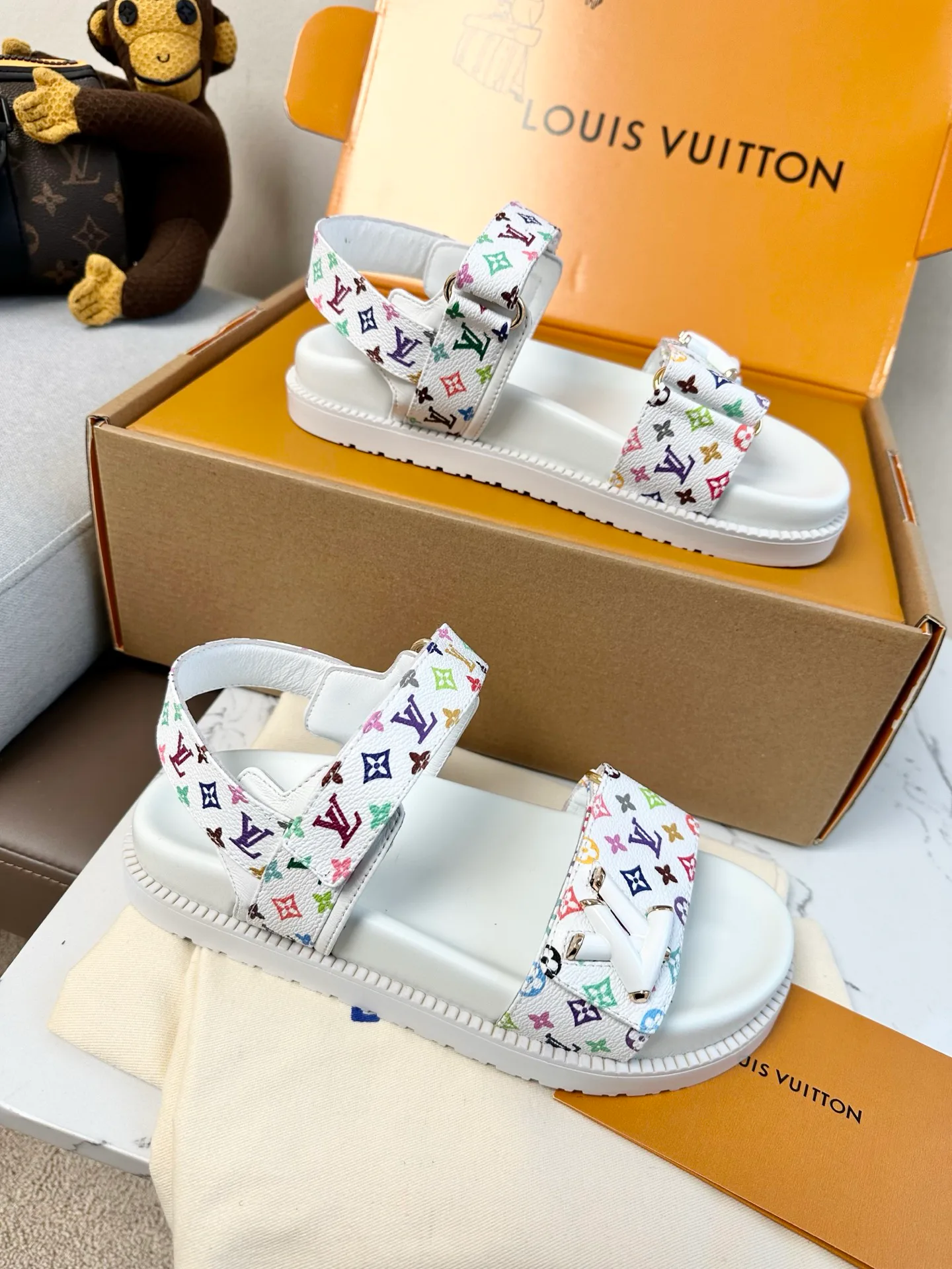 Сандалии Женские Louis Vuitton 23240