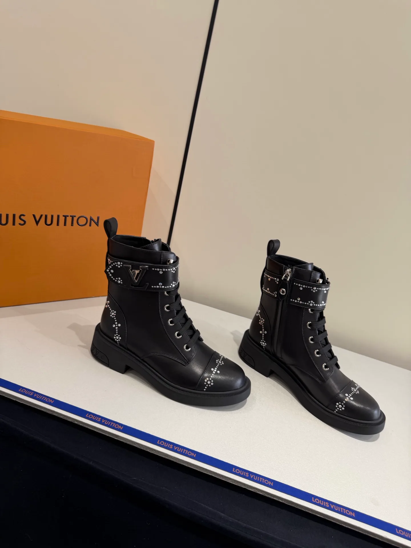 Ботинки Женские Louis Vuitton 19563695