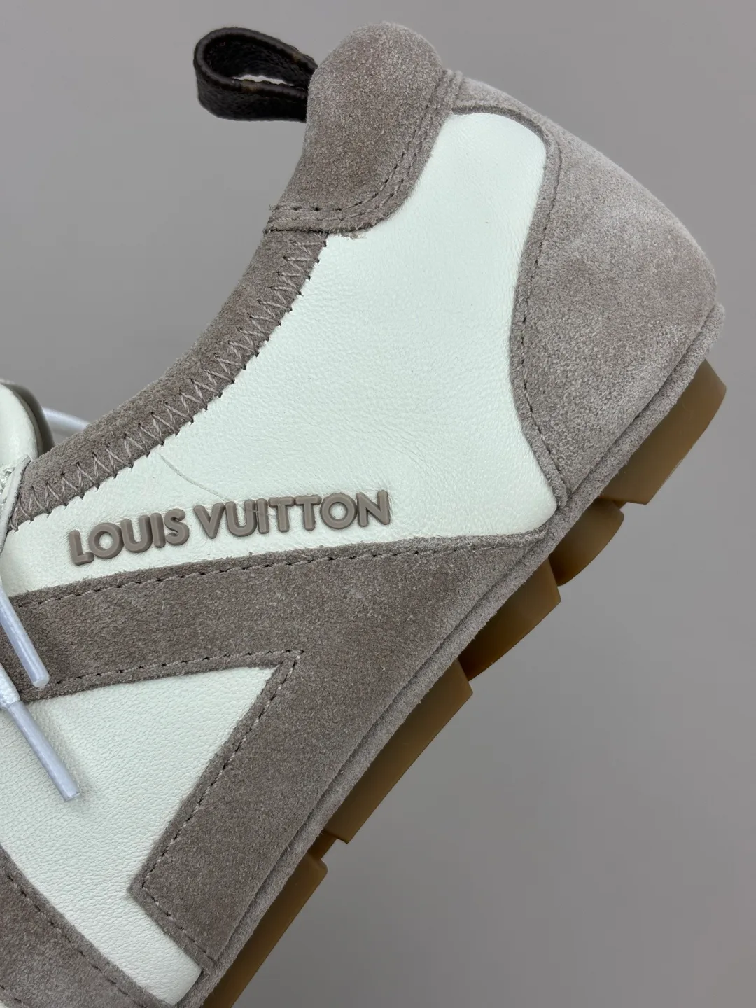 Кроссовки Женские Louis Vuitton 18006205