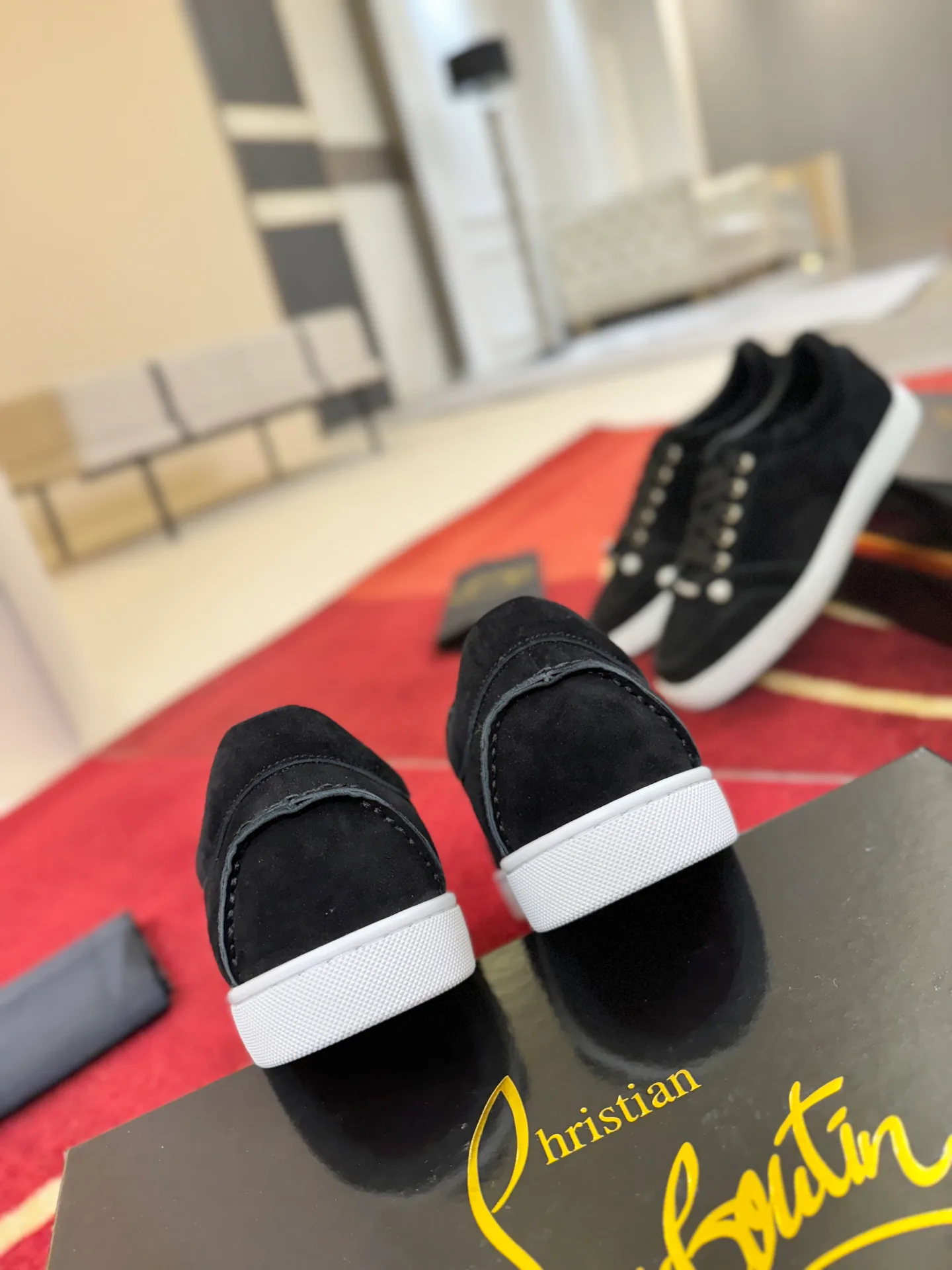 Кроссовки Женские Christian Louboutin 18835395