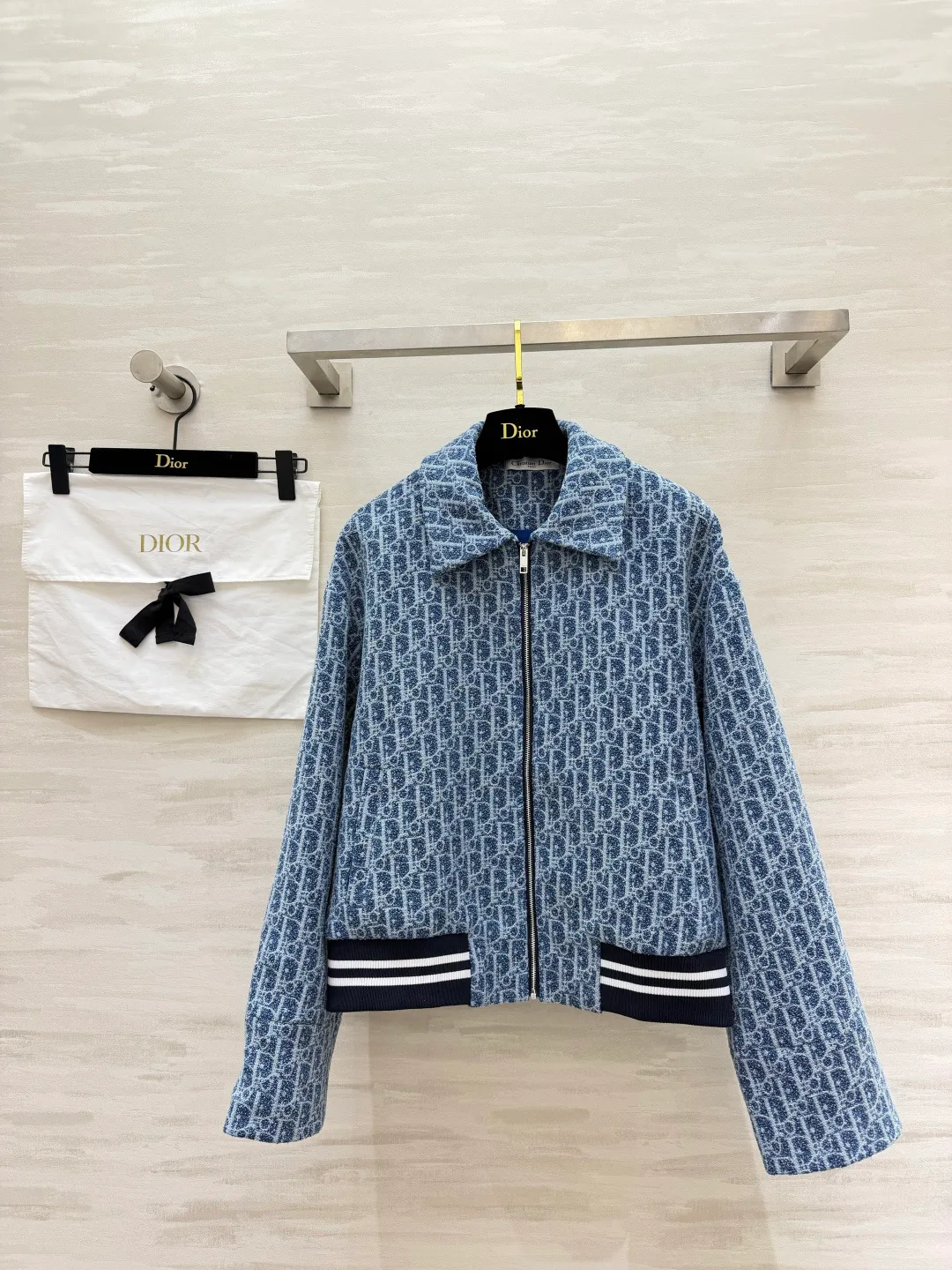 Куртки И Пуховики Женские Christian Dior 17499983