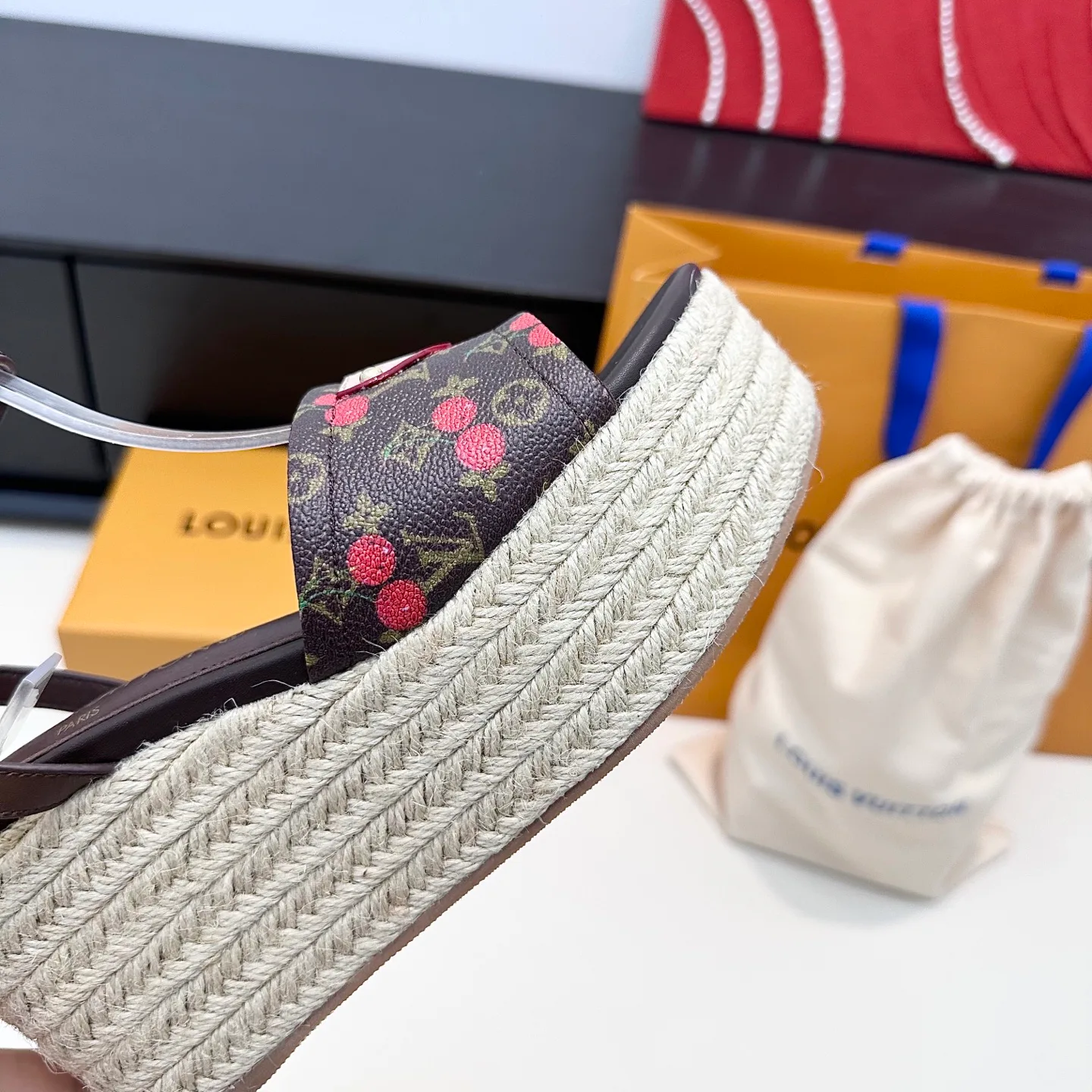 Сандалии Женские Louis Vuitton 11566068