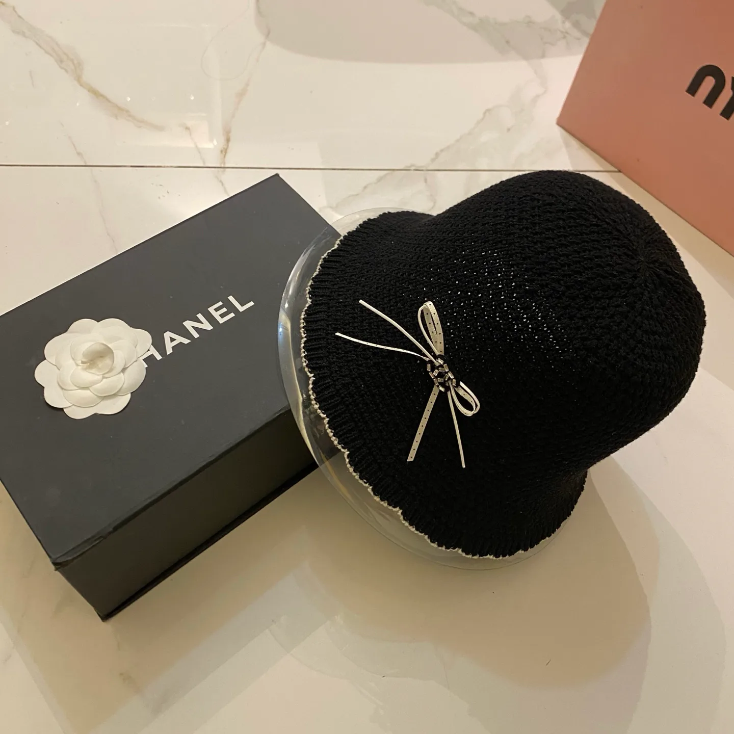 Головные Уборы Chanel 17498306