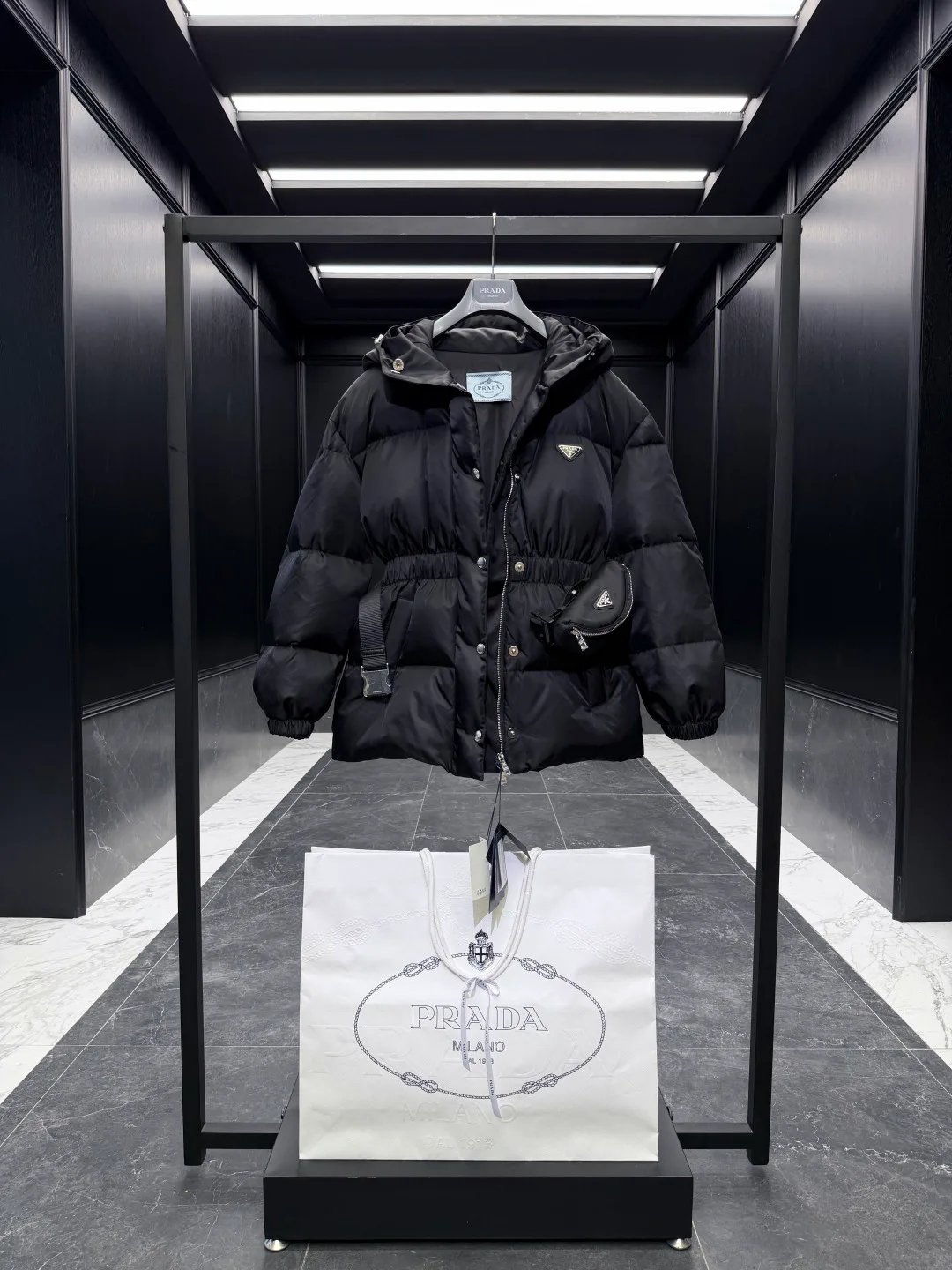 Куртки И Пуховики Женские Prada 17912487