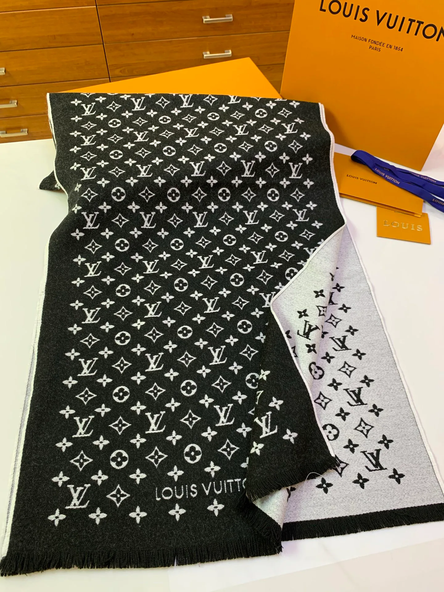 Шарфы Louis Vuitton 18535869