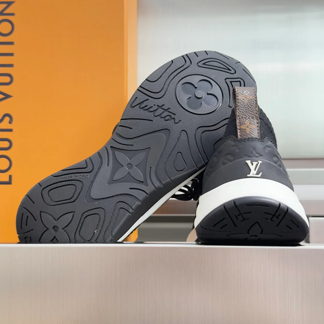 Кроссовки Женские Louis Vuitton 17950524