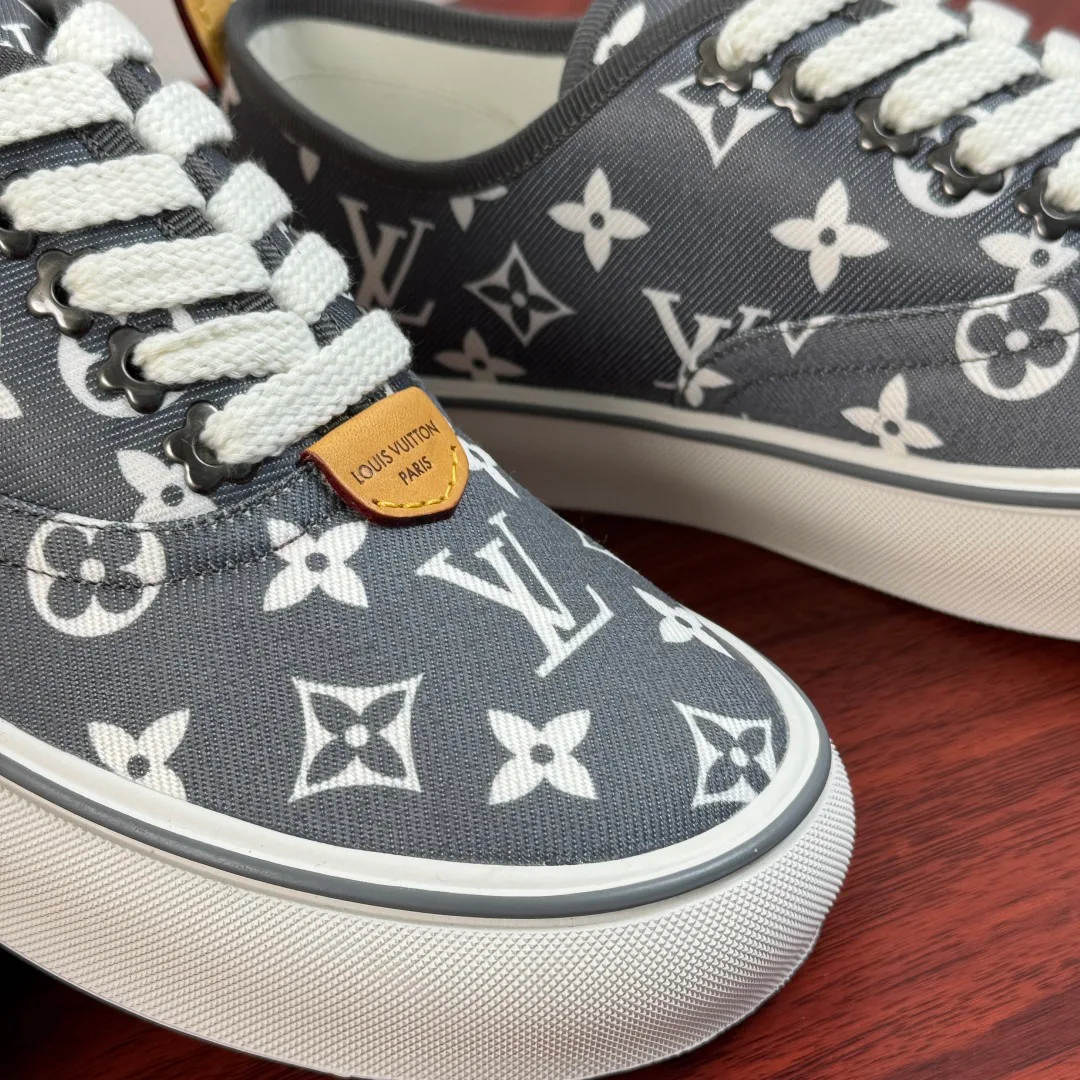 Кроссовки Мужские Louis Vuitton 18100537