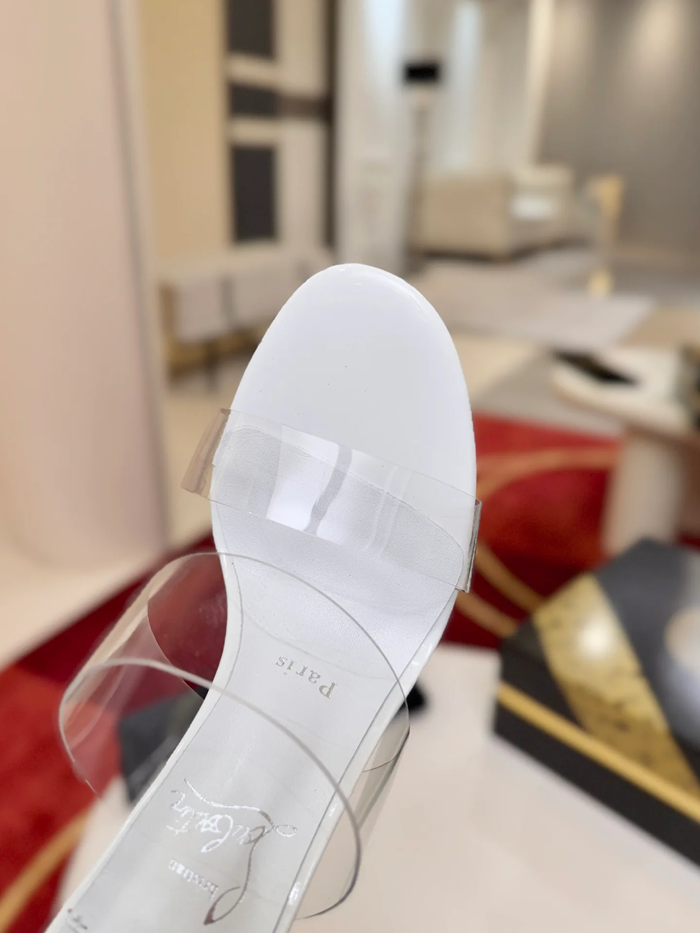 Босоножки Женские Christian Louboutin 19581822
