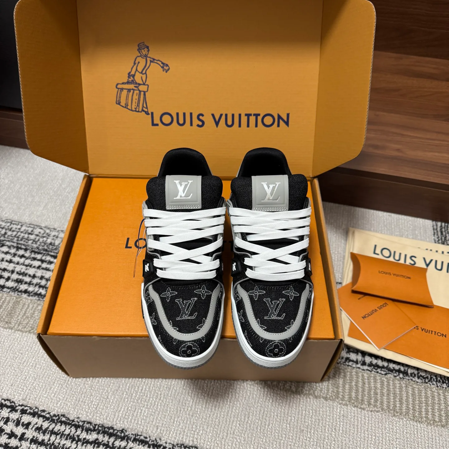 Кроссовки Женские Louis Vuitton 1546757