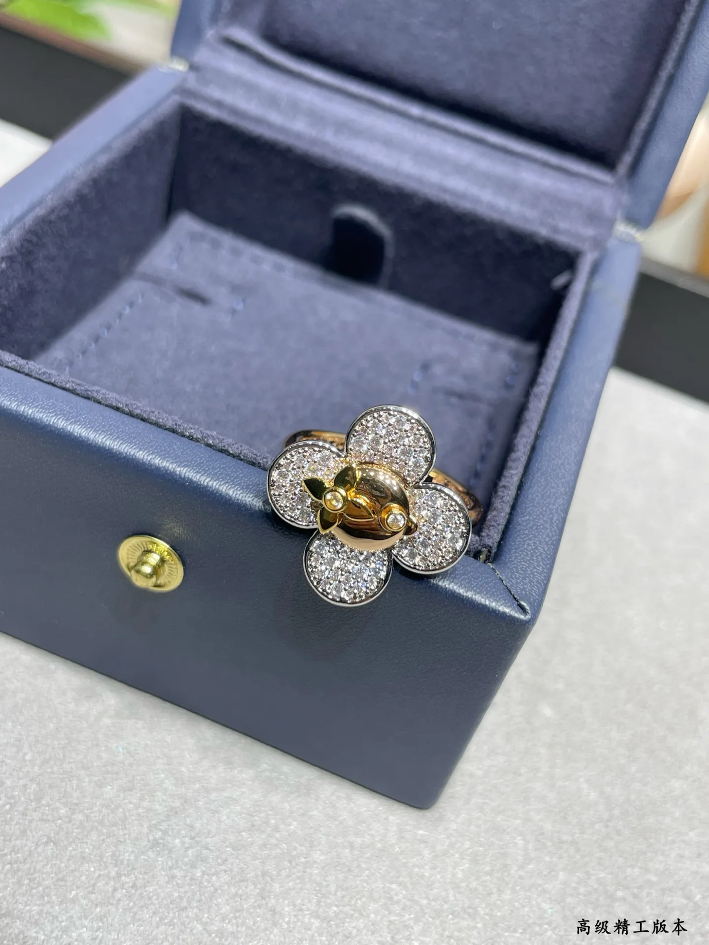 Бижутерия Louis Vuitton 18059143