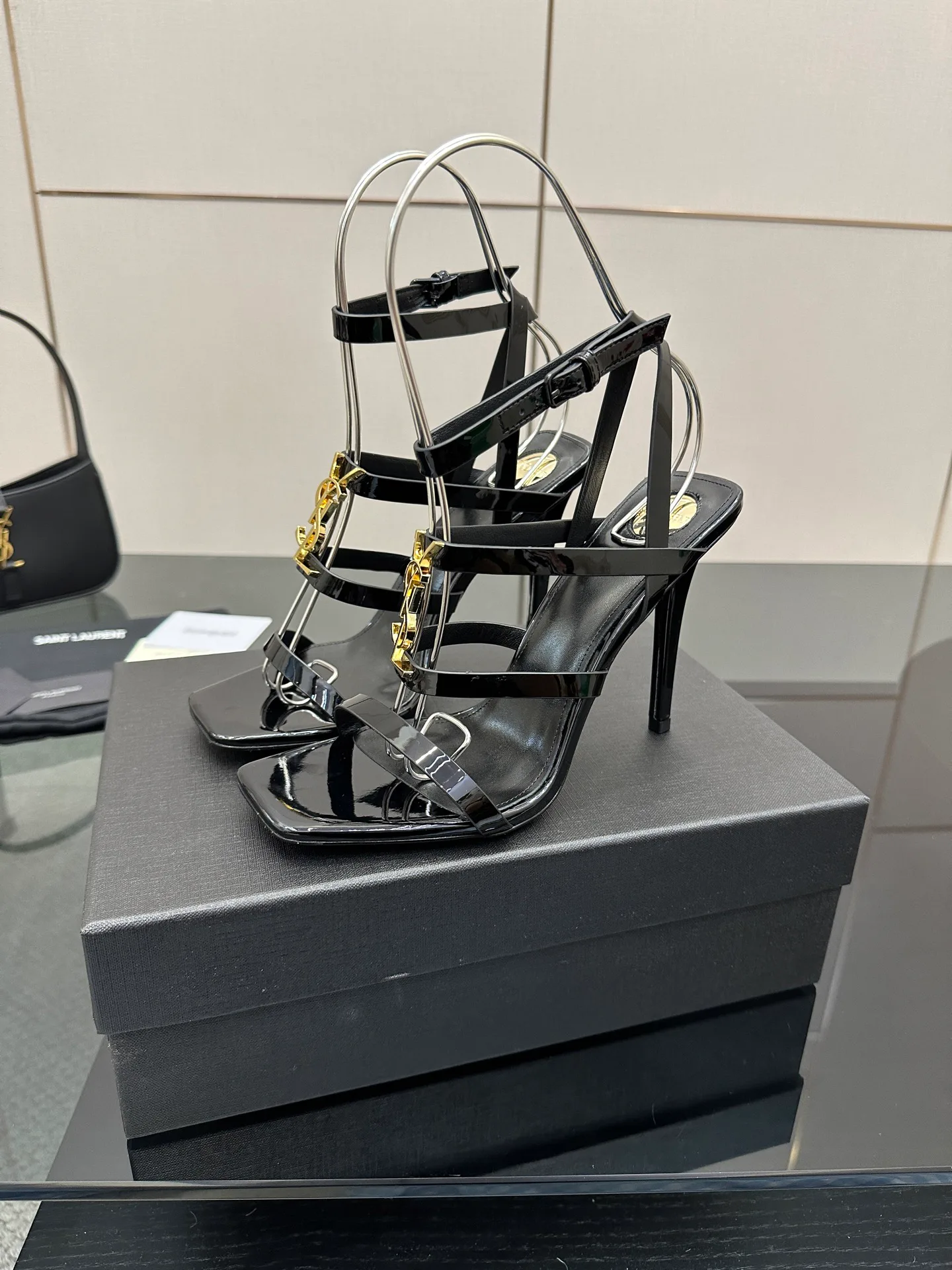 Босоножки Женские Saint Laurent 13164403
