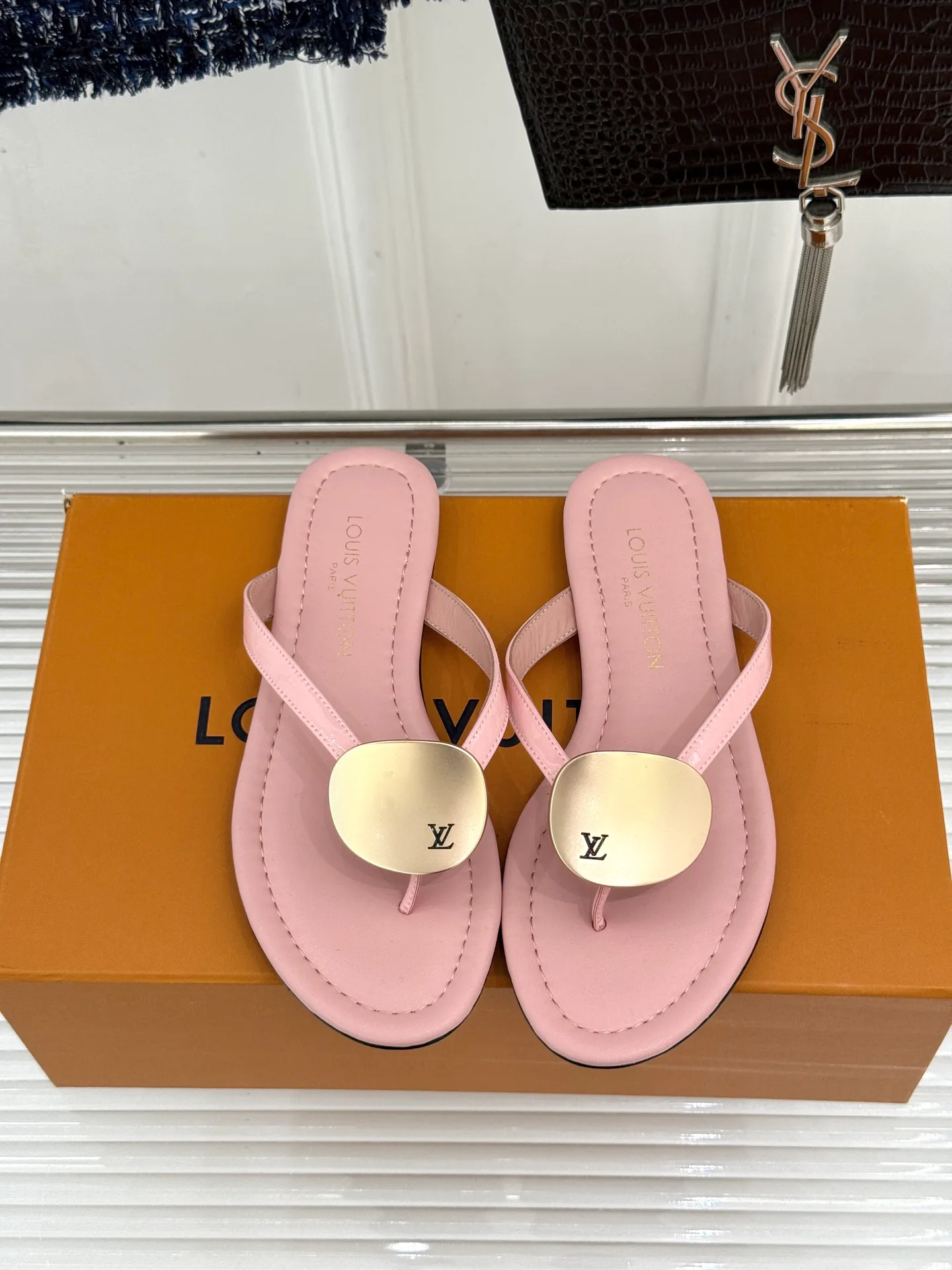 Шлепанцы Женские Louis Vuitton 17596993