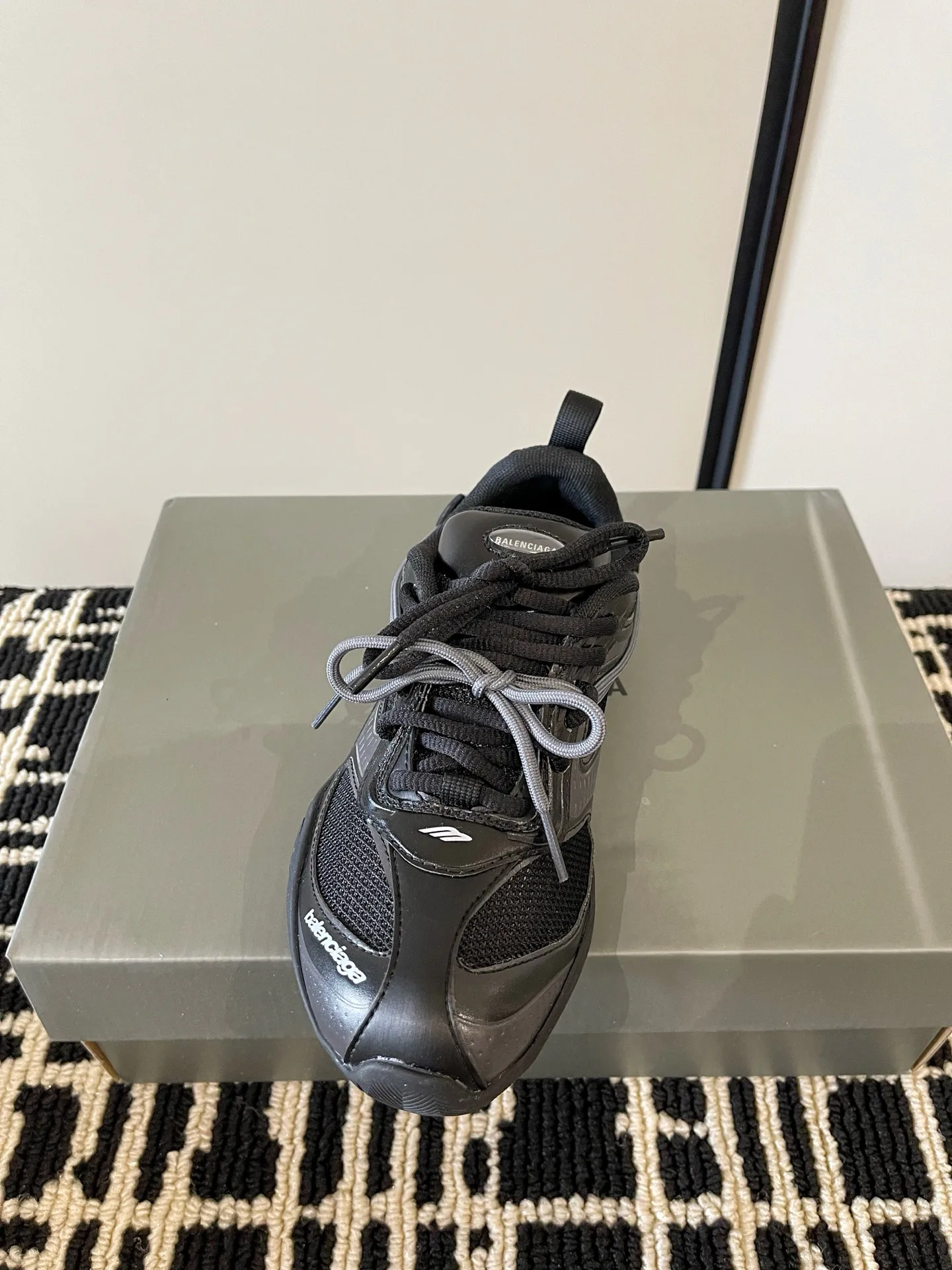 Кроссовки Женские Balenciaga 18386307