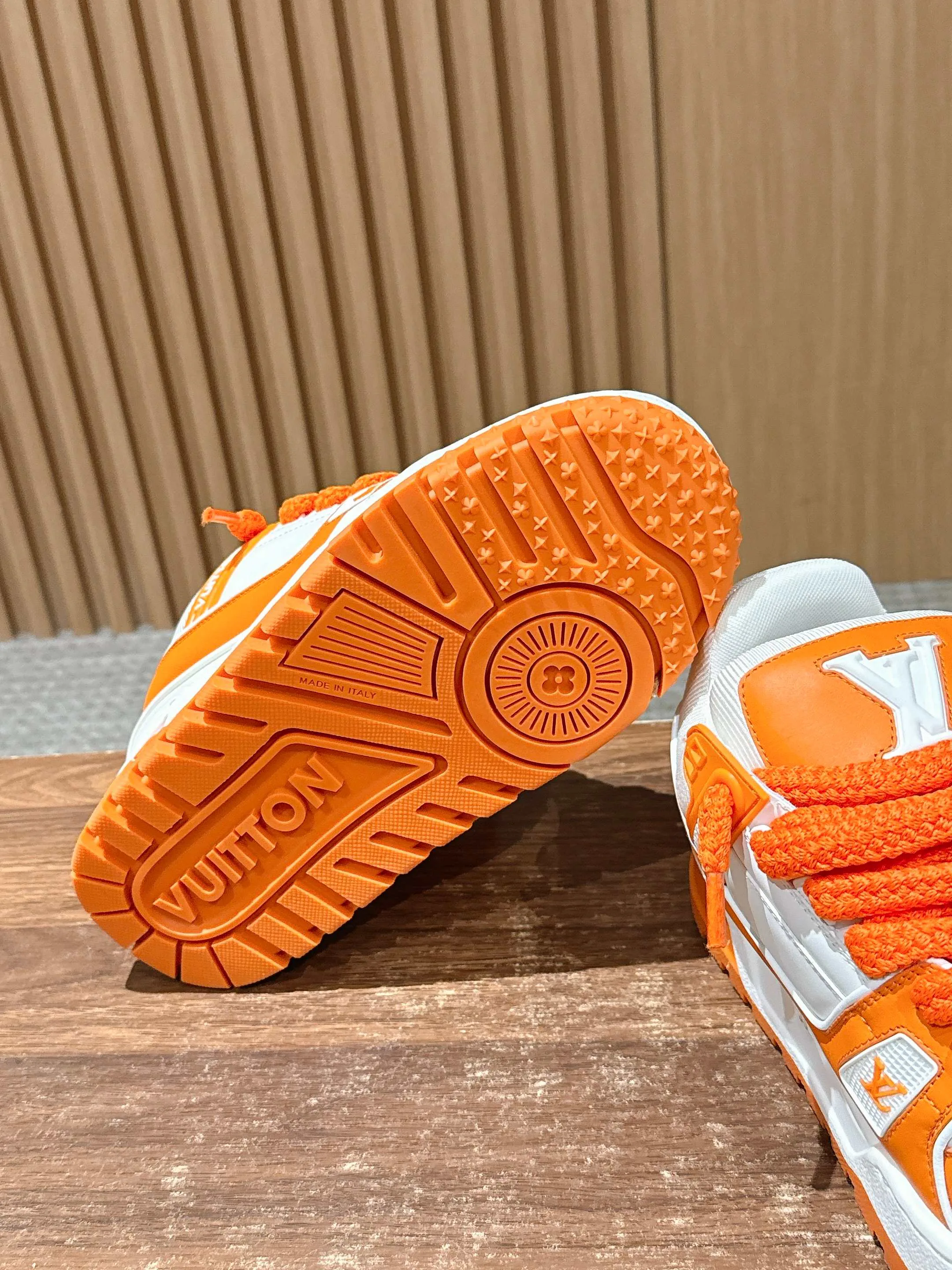 Кроссовки Женские Louis Vuitton 4269598