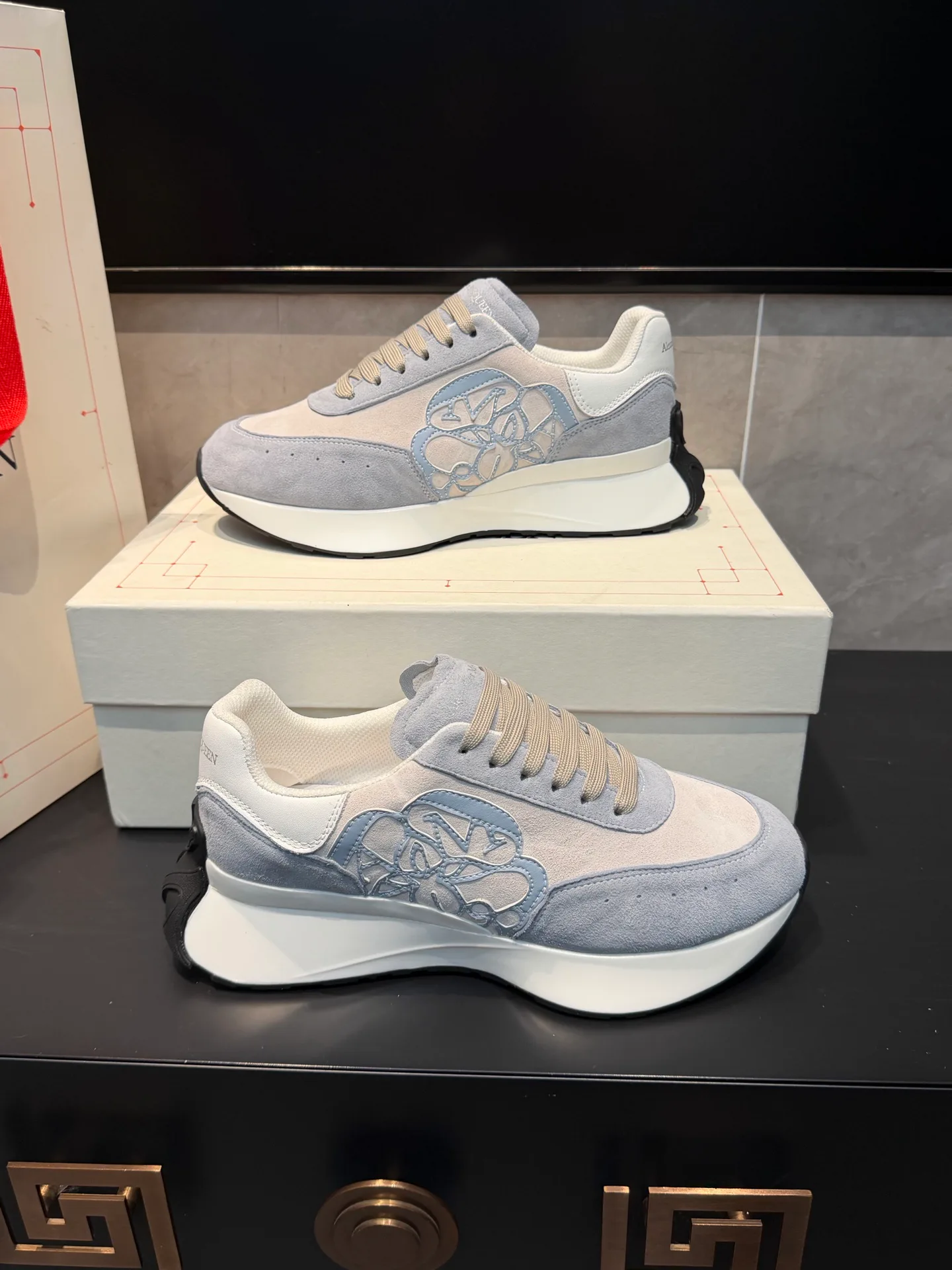 Кроссовки Женские Alexander Mcqueen 18363892