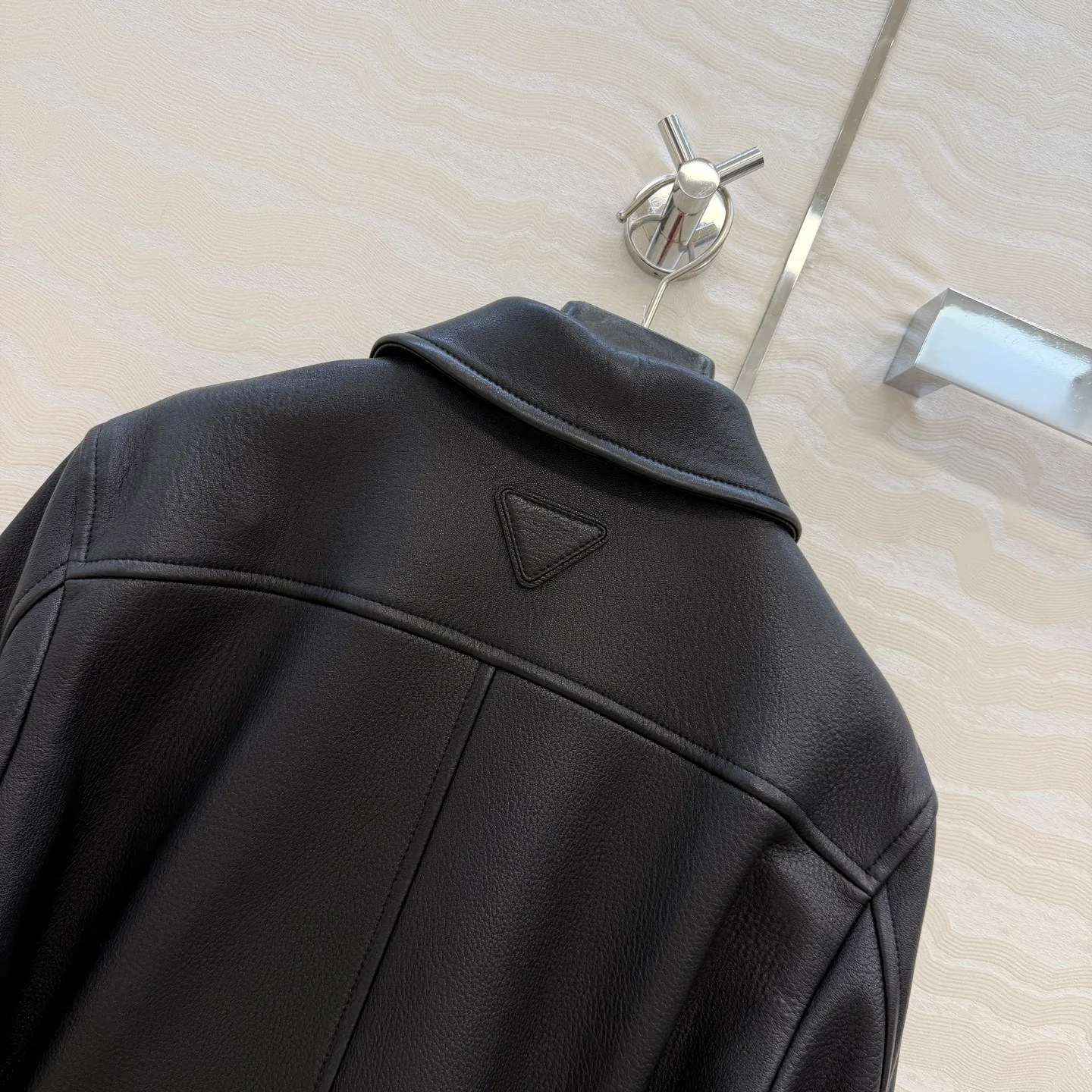 Кожаные Куртки И Дублёнки Женские Prada 18601537