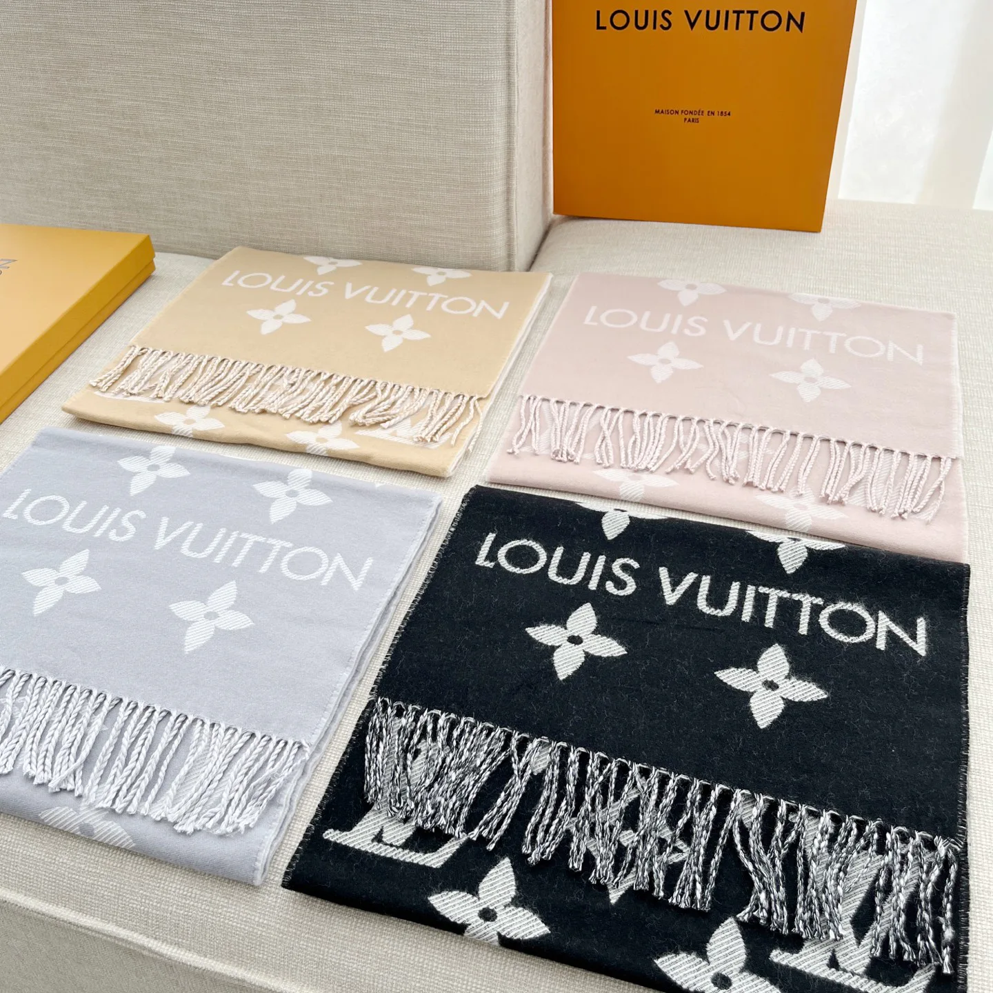 Шарфы Louis Vuitton 1326113