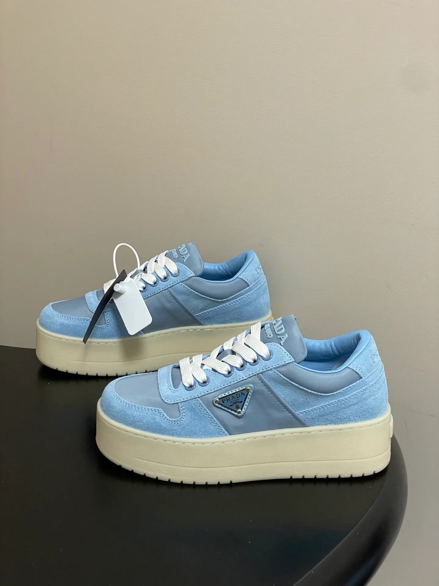 Кроссовки Женские Prada 12810941