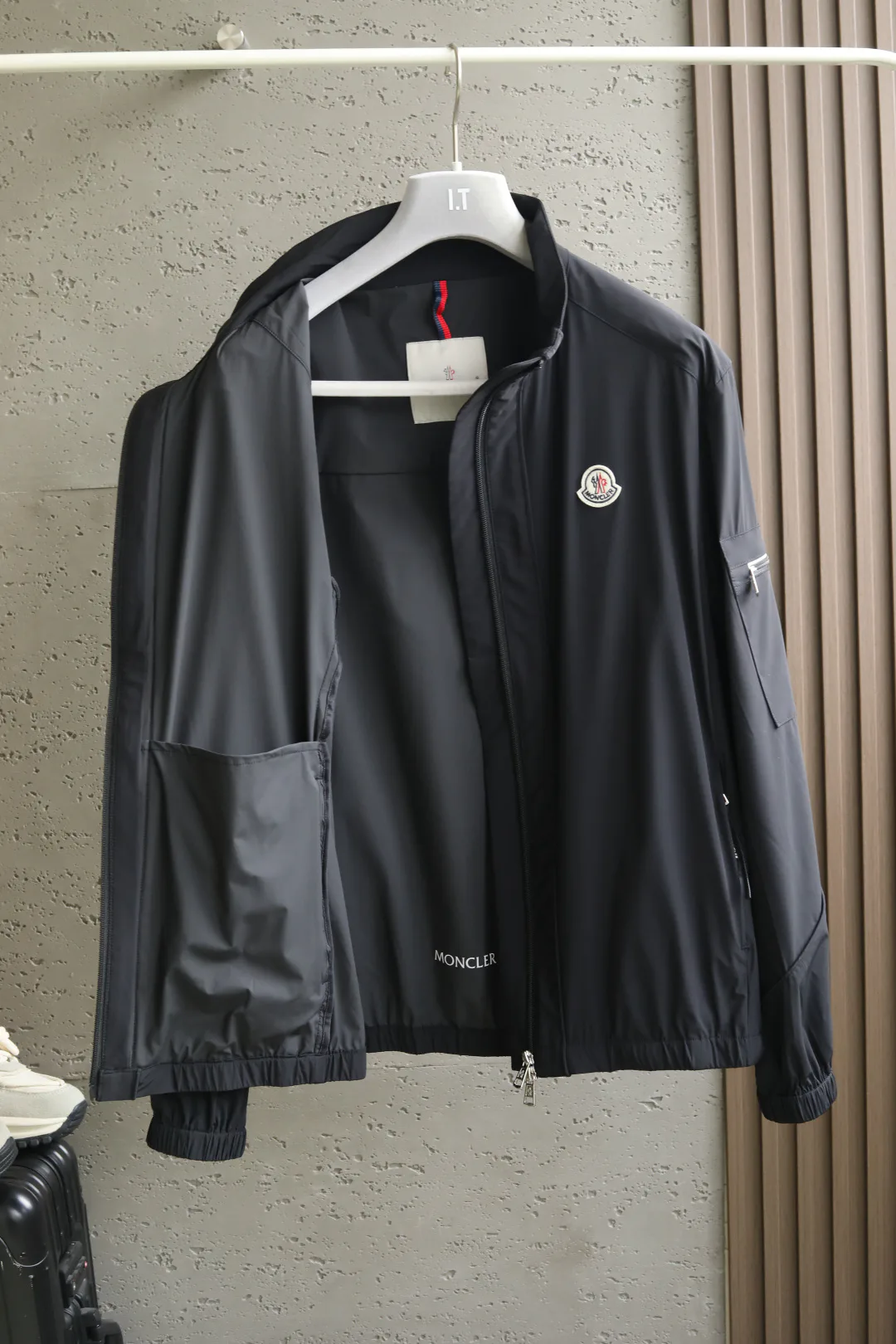 Куртки И Пуховики Мужские Moncler 11424975