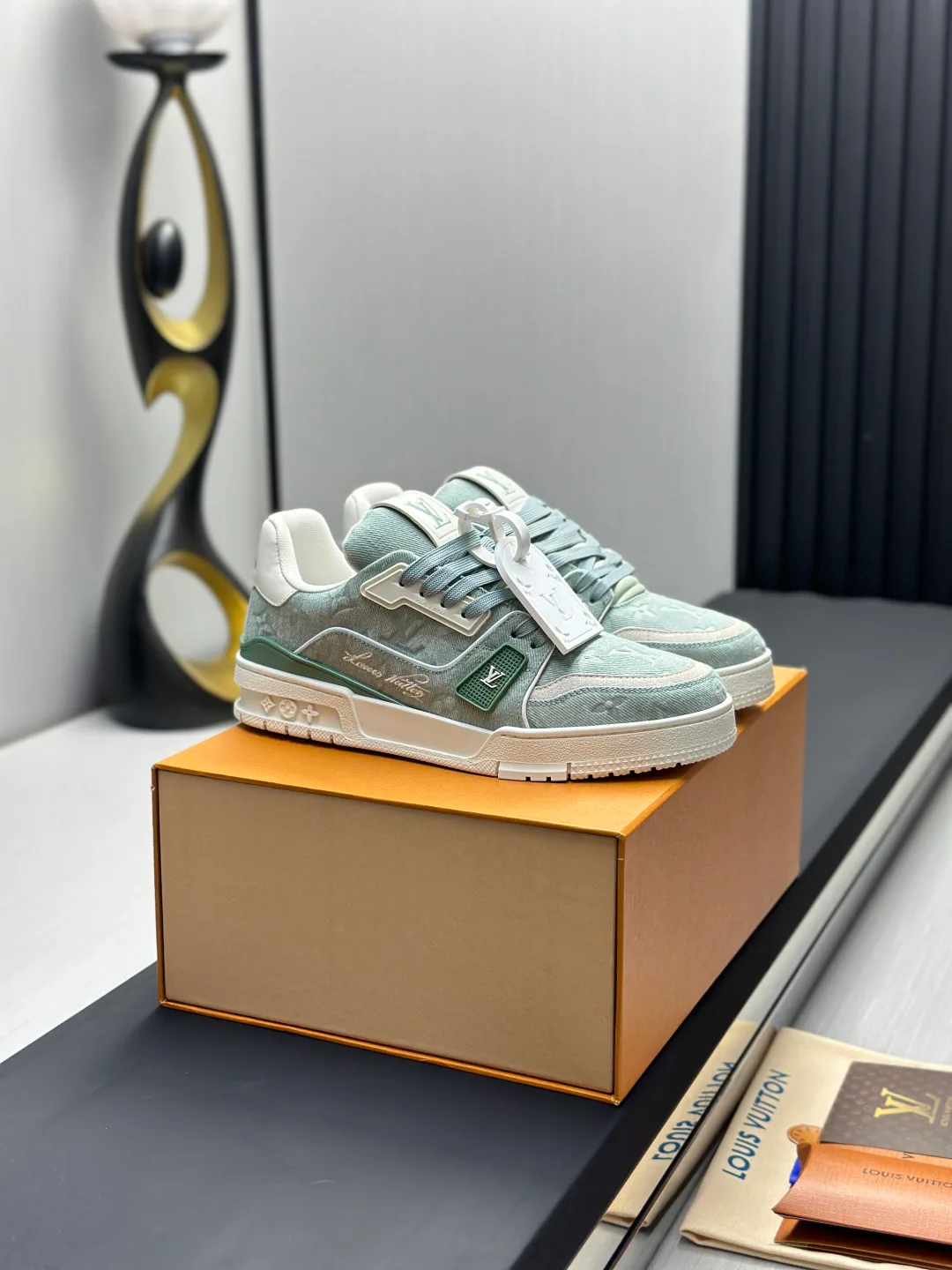 Кроссовки Женские Louis Vuitton 18011604