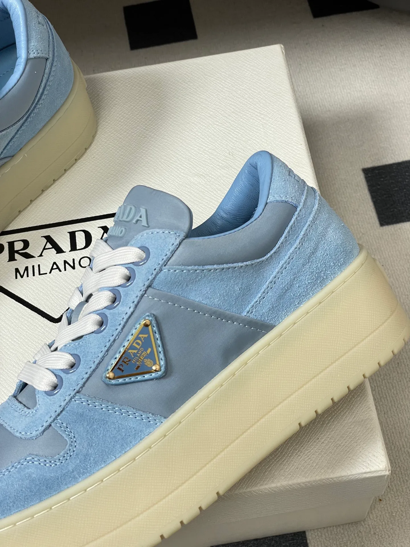 Кроссовки Женские Prada 12810941