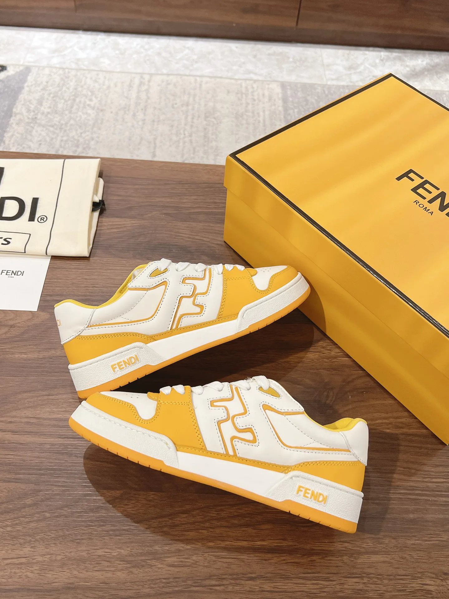 Кроссовки Женские Fendi 18219545
