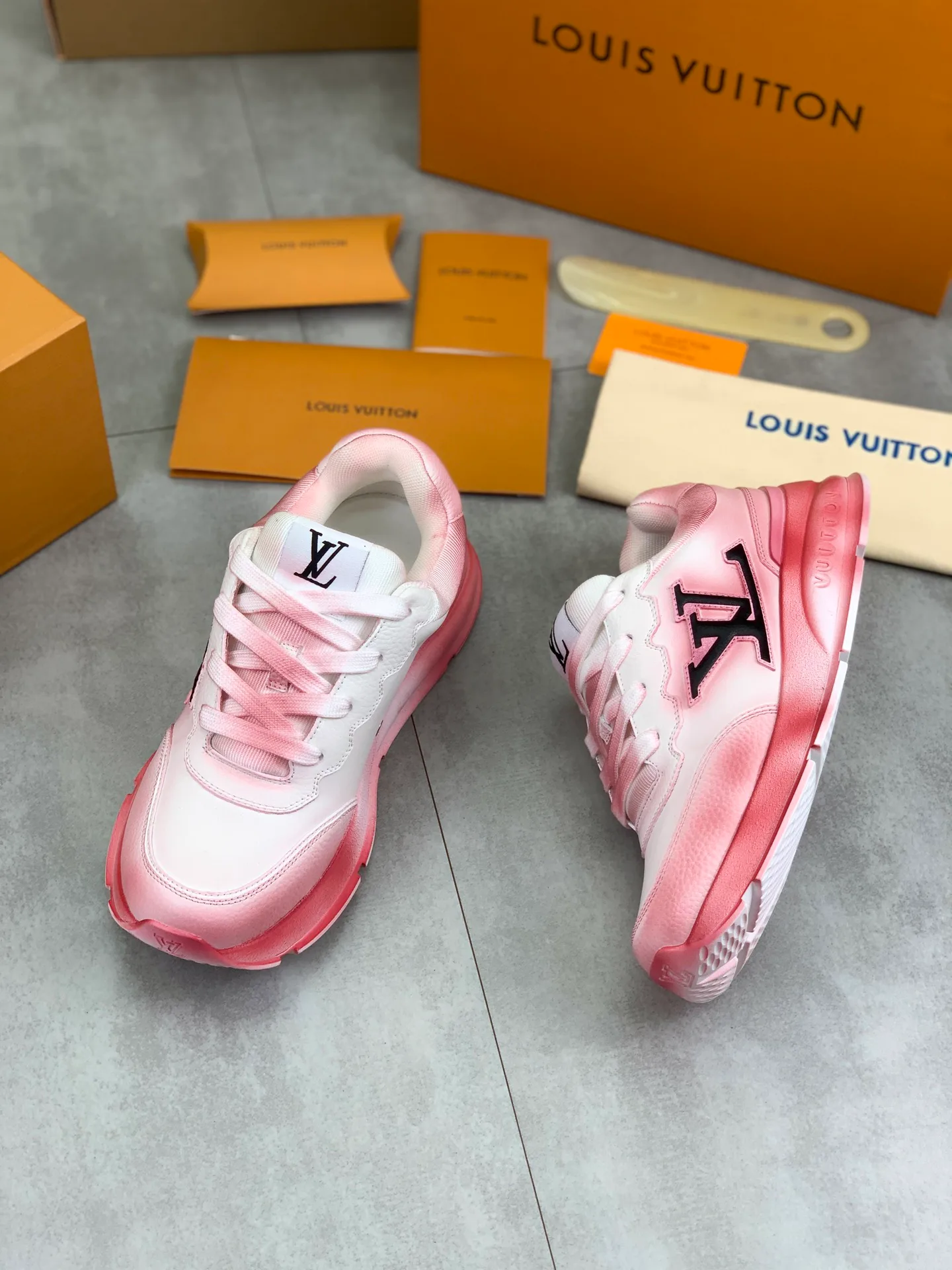 Кроссовки Женские Louis Vuitton 74002