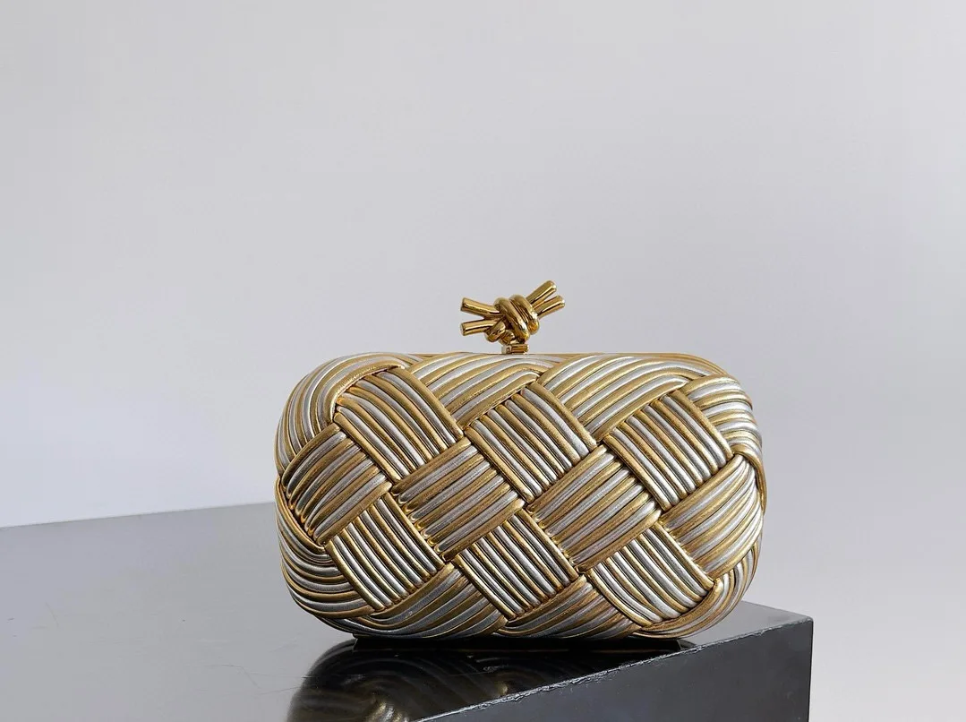 Клатчи Женские Bottega Veneta 17313230