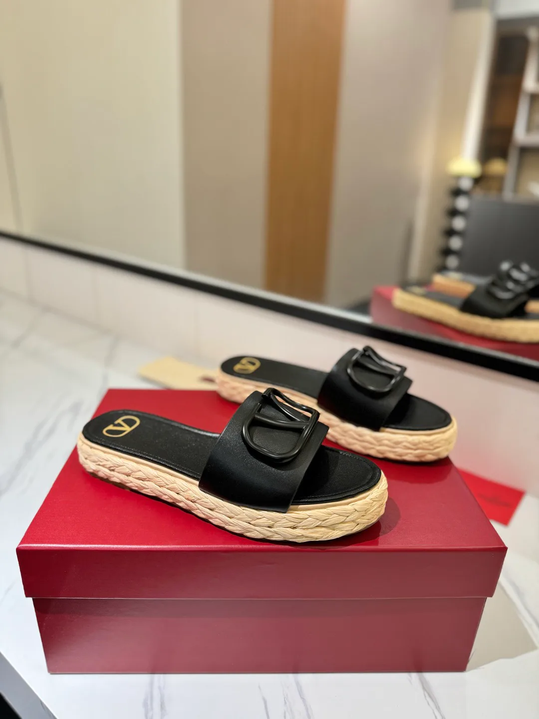 Босоножки Женские Valentino 17946607