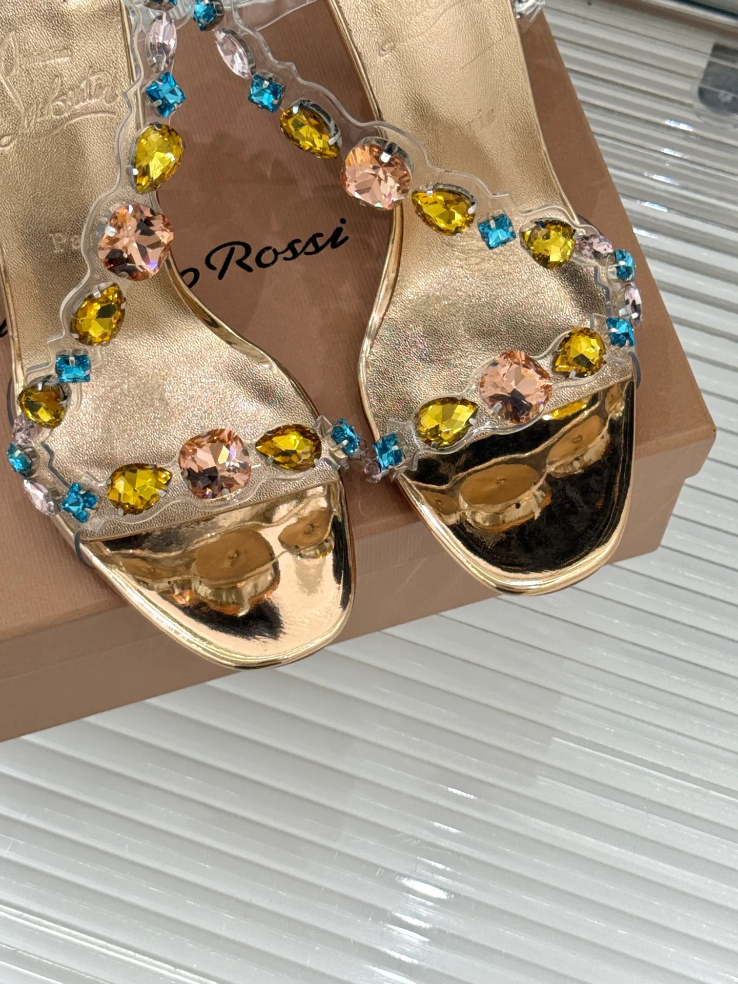 Босоножки Женские Christian Louboutin 3380432