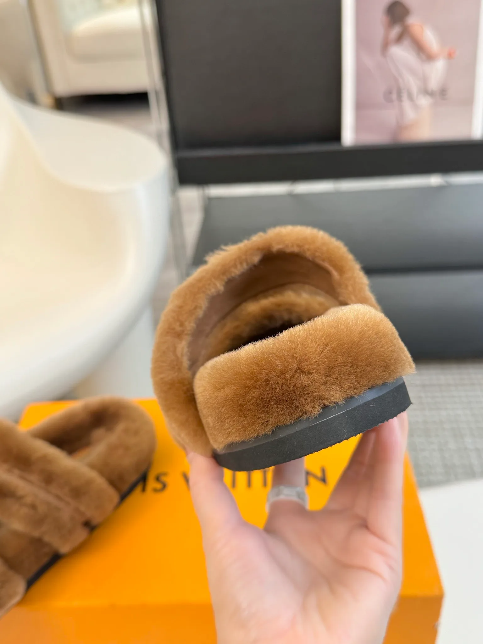Тапочки Женские Louis Vuitton 18209228