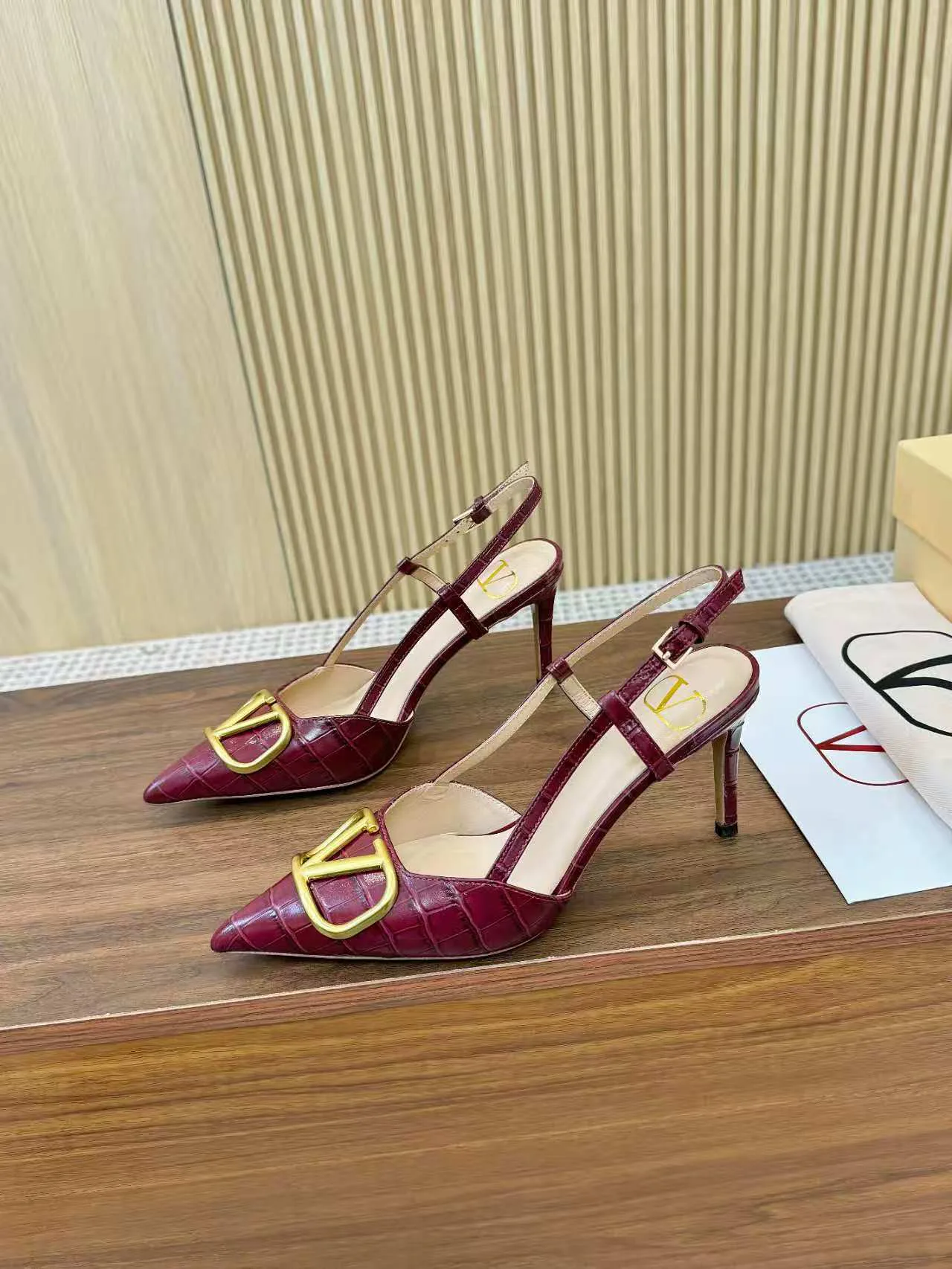 Босоножки Женские Valentino 12156369