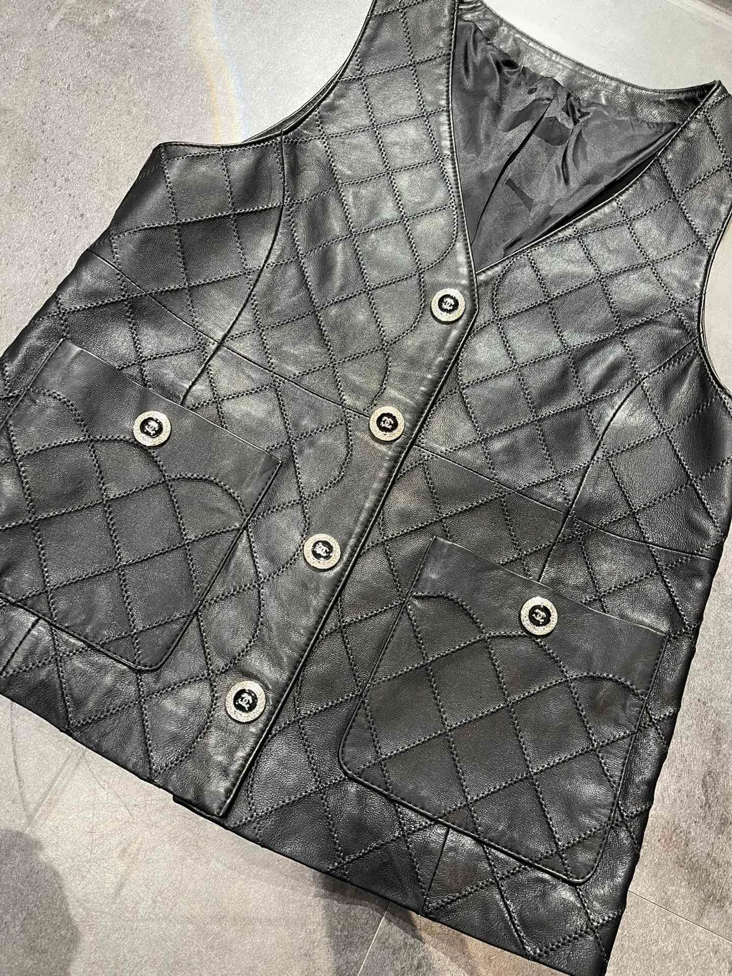 Жилеты Мужские Chanel 10088605