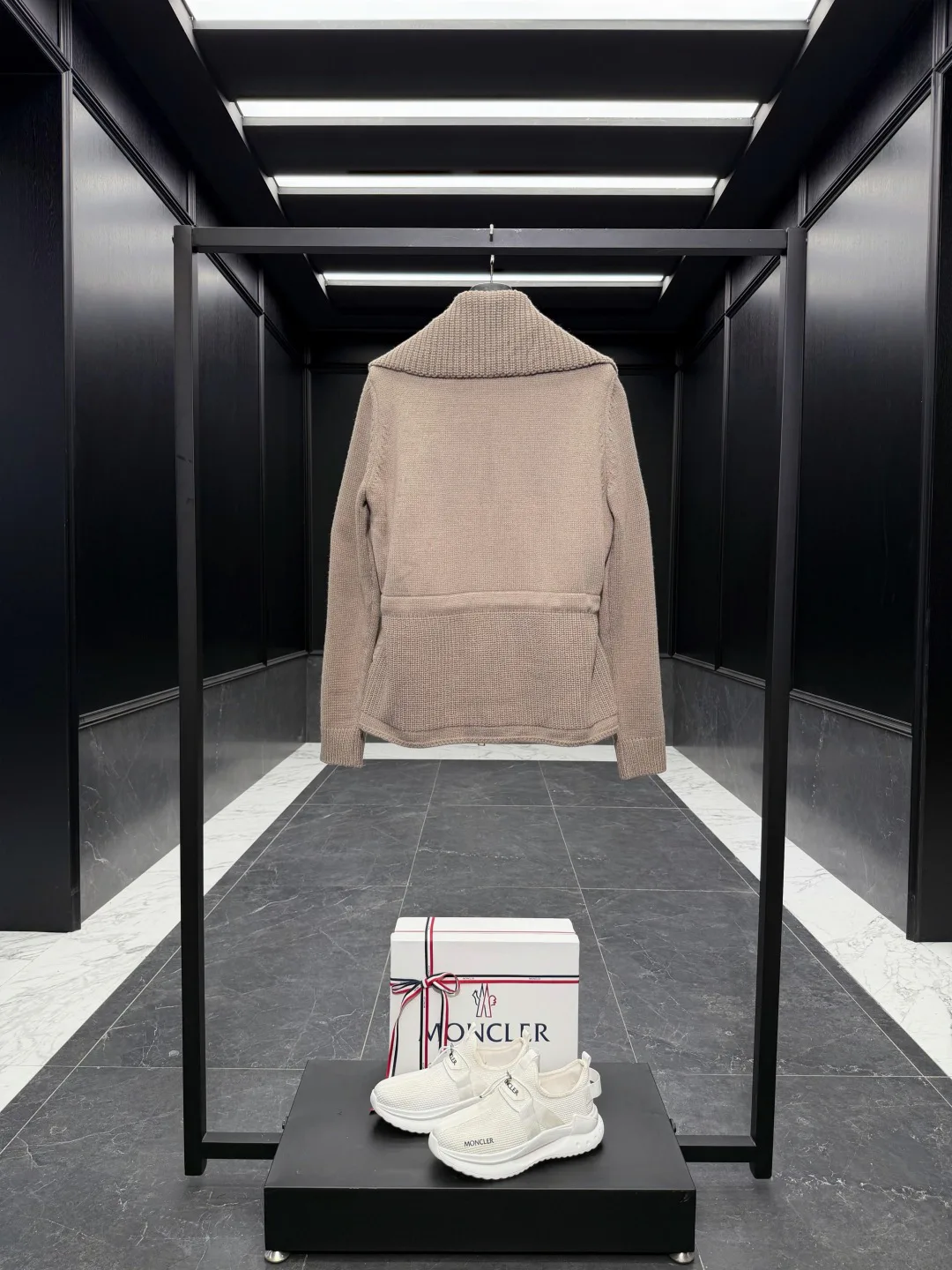 Куртки И Пуховики Женские Moncler 18927177