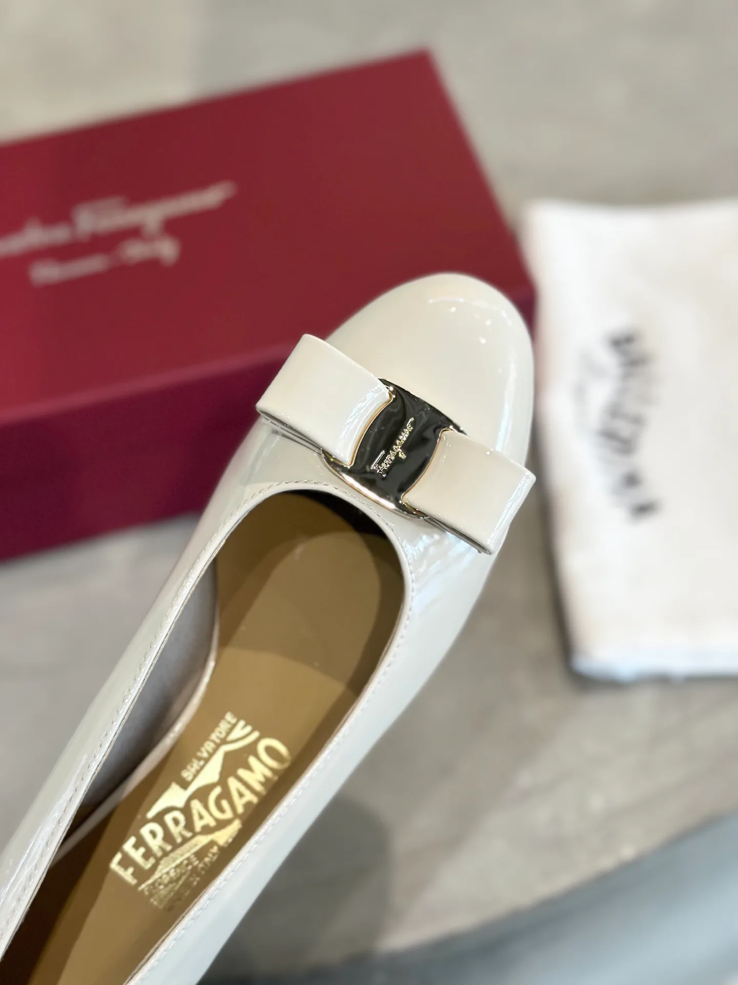 Туфли Женские Salvatore Ferragamo 18340703